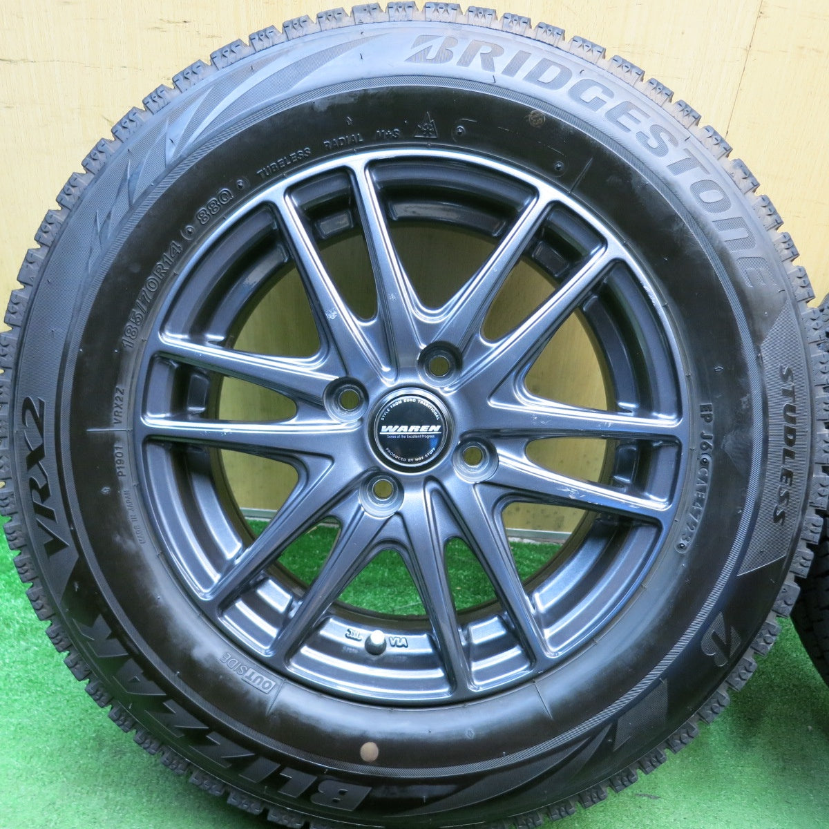 バリ溝！23年！9分◎スタッドレス 185/70R14 ブリヂストン ブリザック VRX2 WAREN ヴァーレン 14インチ PCD100/4H◎6081609HAス