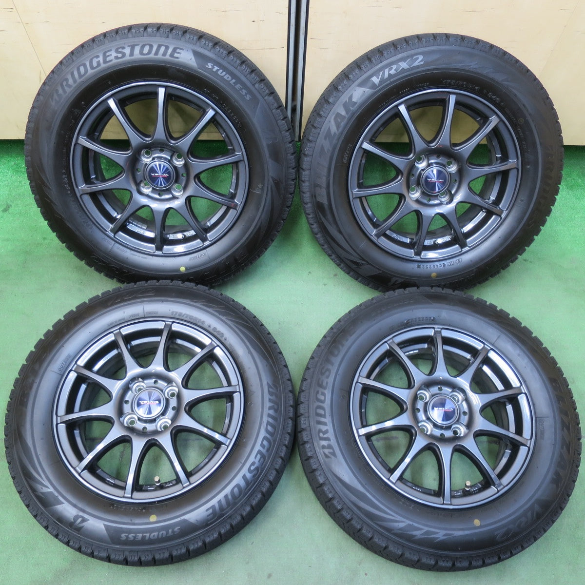 バリ溝！23年！キレイ！9.5分★スタッドレス 175/70R14 ブリヂストン ブリザック VRX2 VELVA CHARGE ヴェルヴァ 14インチ PCD100/4H★5112811イス