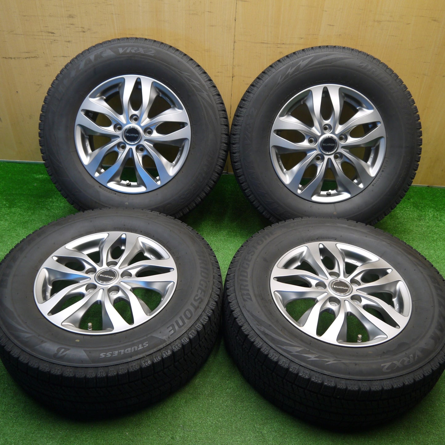 バリ溝！キレイ！8.5分★スタッドレス 215/70R15 ブリヂストン ブリザック VRX2 BALMINUM バルミナ 15インチ PCD114.3/5H★5111402Hス