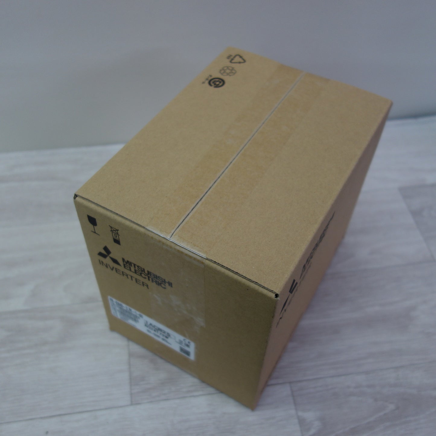 [送料無料] 未使用☆三菱 インバータ FR-E840-3.7K-1-60 INVERTER☆