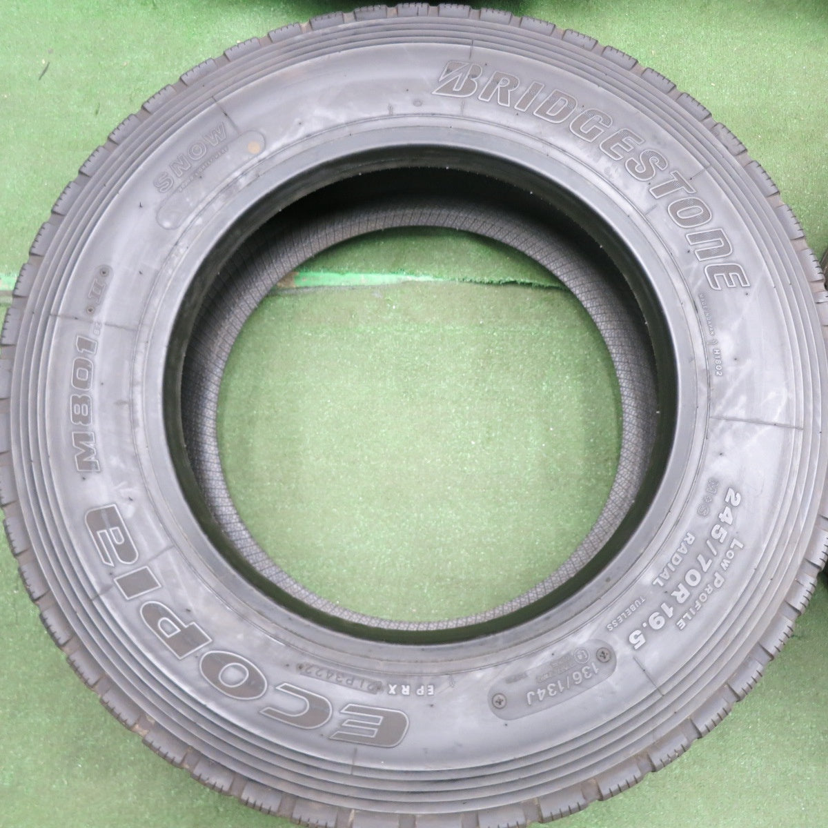 *送料無料* バリ溝！22年！9.5分★トラック タイヤ 245/70R19.5 136/134J ブリヂストン エコピア M801Ⅱ ミックス オールシーズン 19.5インチ★4071005HAノタ