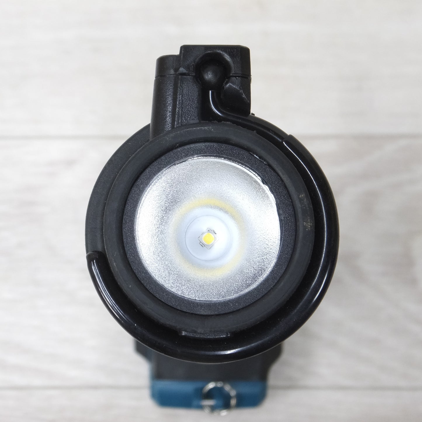 [送料無料] 美品◆マキタ 充電式 ワークライト ML104 本体のみ 10.8V LED◆