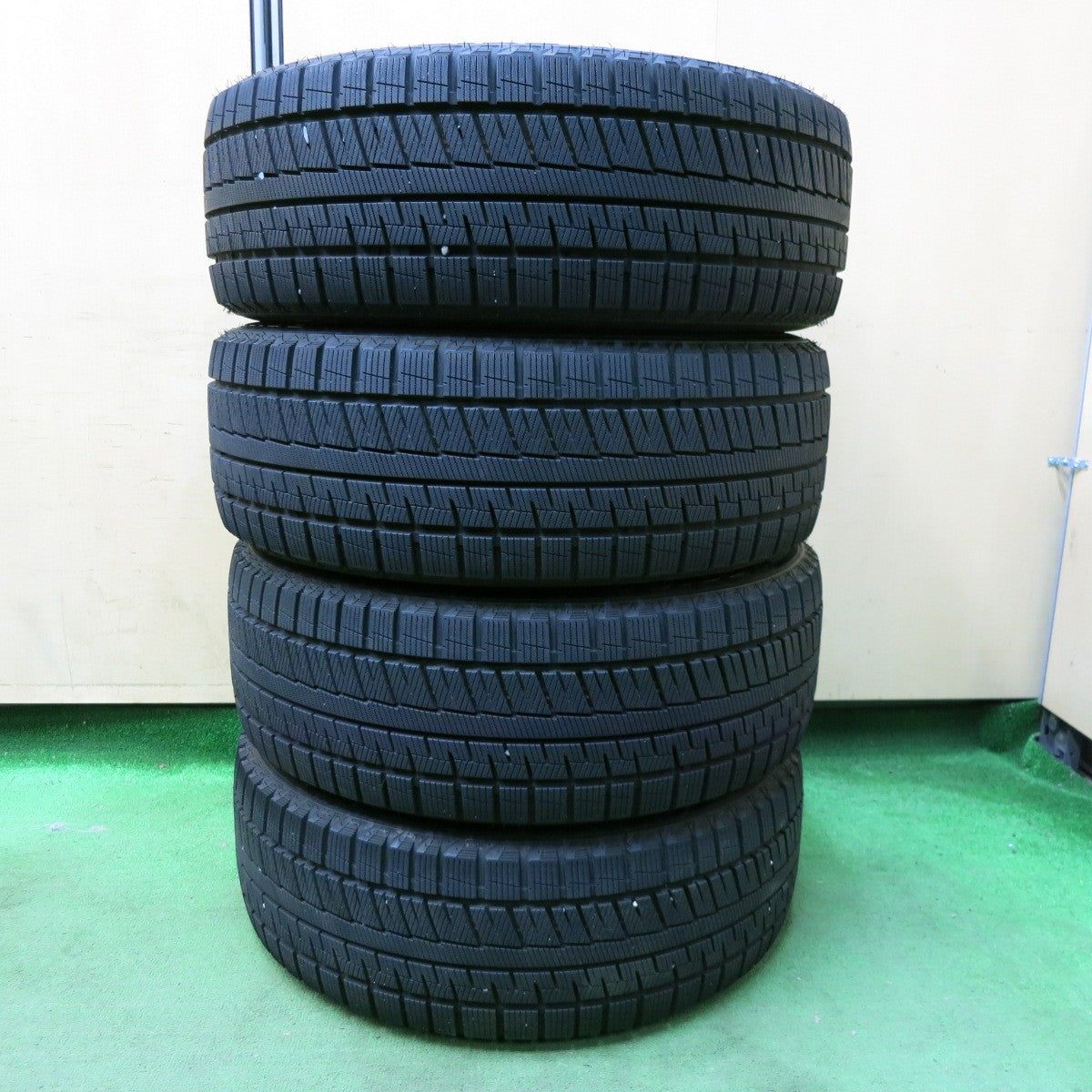 [送料無料] バリ溝！22年！キレイ！9.5分以上★スタッドレス 215/50R18 グリップマックス GRIP ICE X ESTROSA エステローザ 18インチ PCD114.3/5H★4122710SYス