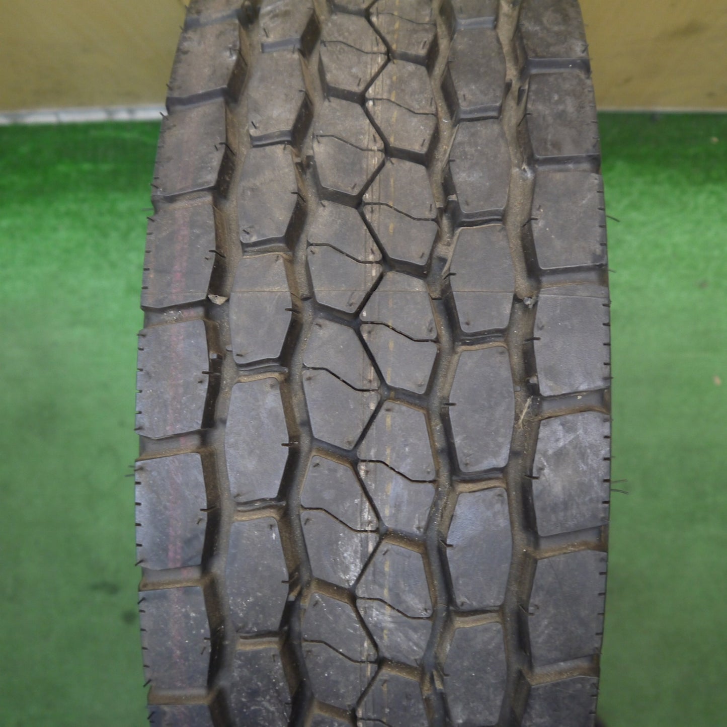 ほぼ未使用！新車外し！1本★トラック タイヤ 215/70R17.5 123/121J ブリヂストン M800 ミックス オールシーズン 17.5インチ★6070804KKスタ