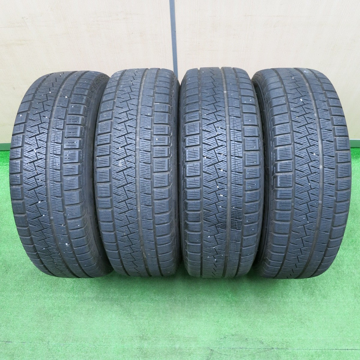 [送料無料] キレイ！21年★レアマイスター L-Fラウンジ 225/60R18 スタッドレス ピレリ アイスアシンメトリコ LEHRMEISTER PCD114.3/5H★4112207NJス
