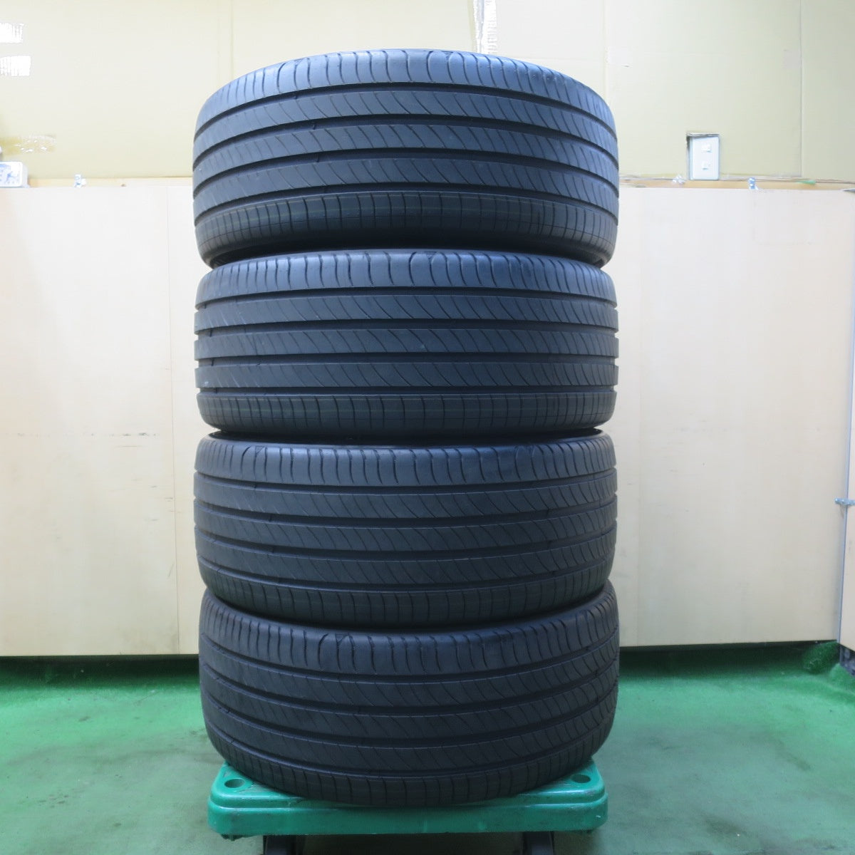 新車外し！25年★235/45R21 ミシュラン e・PRIMACY eプライマシー タイヤ 21インチ クラウン スポーツ 等★6012707イノタ