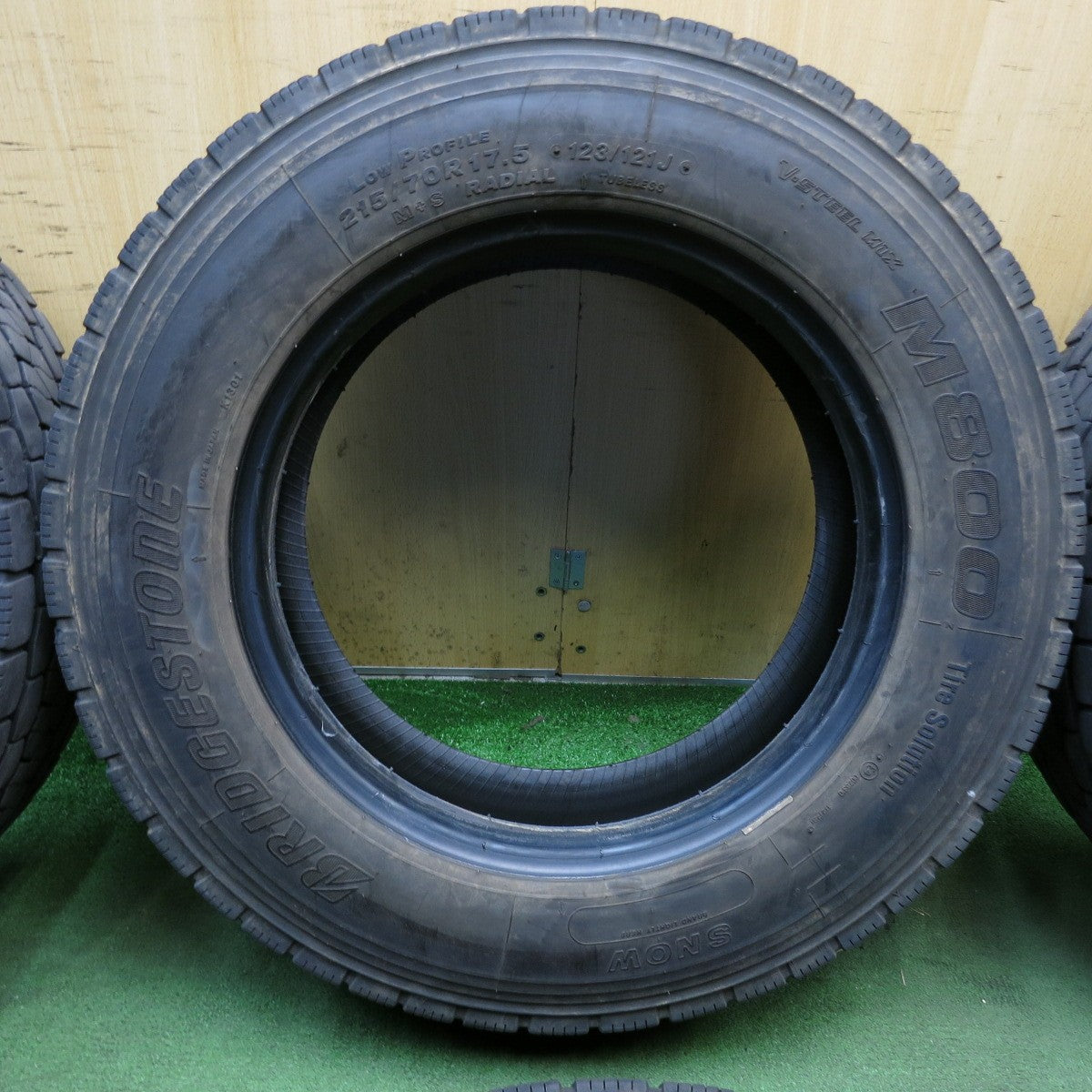 バリ溝！8.5分！6本★トラック タイヤ 215/70R17.5 123/121J ブリヂストン M800 ミックス オールシーズン 17.5インチ★6072908KKスタ