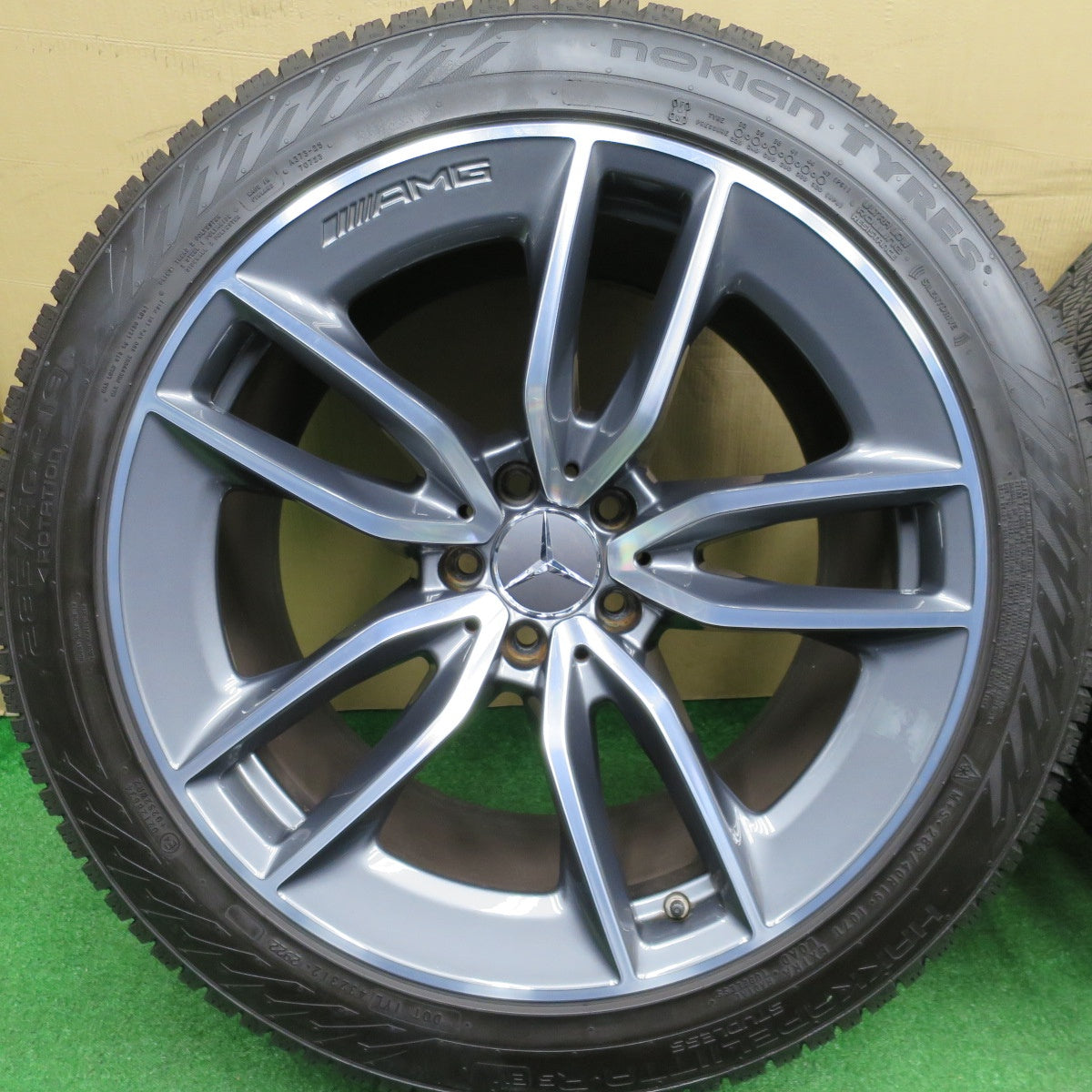 バリ溝！22年！キレイ！9.5分★ベンツ GT43 純正 AMG 255/45R19 285/40R19 スタッドレス ノキアン タイヤ ハッカペリッタ R5 EV 19インチ PCD112/5H★6012401NKス