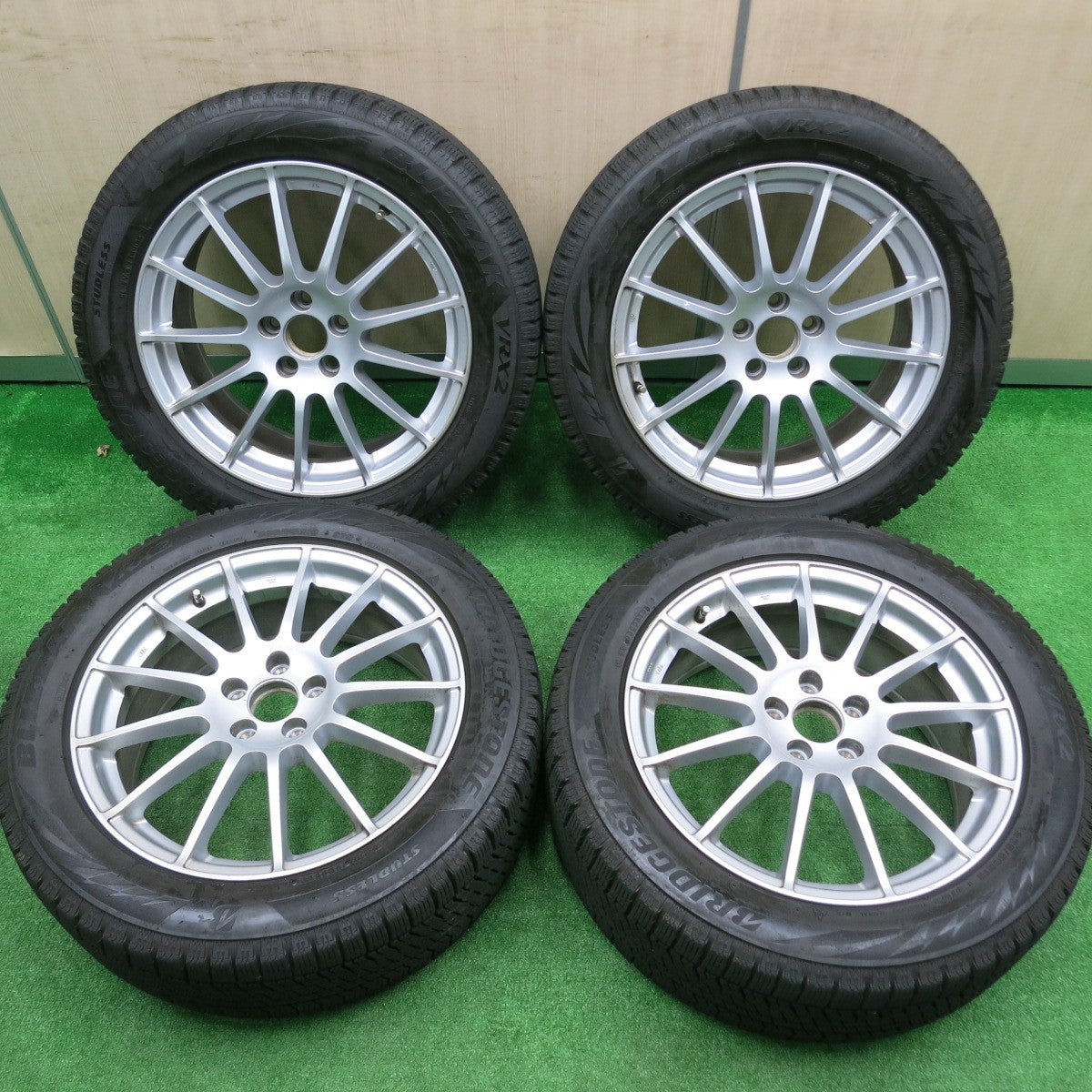 [送料無料] バリ溝！キレイ！8.5分★ボルボ 等 235/50R18 スタッドレス ブリヂストン ブリザック VRX2 IRVINE アーヴィン 18インチ PCD108/5H★4092001HAス