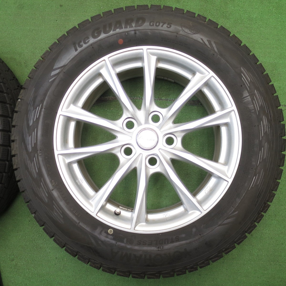 バリ溝！23年！キレイ！9.5分★40系 アルファード ヴェルファイア 等 225/65R17 スタッドレス ヨコハマ アイスガード G075 Exceeder エクシーダー PCD120/5H★5070403NJス