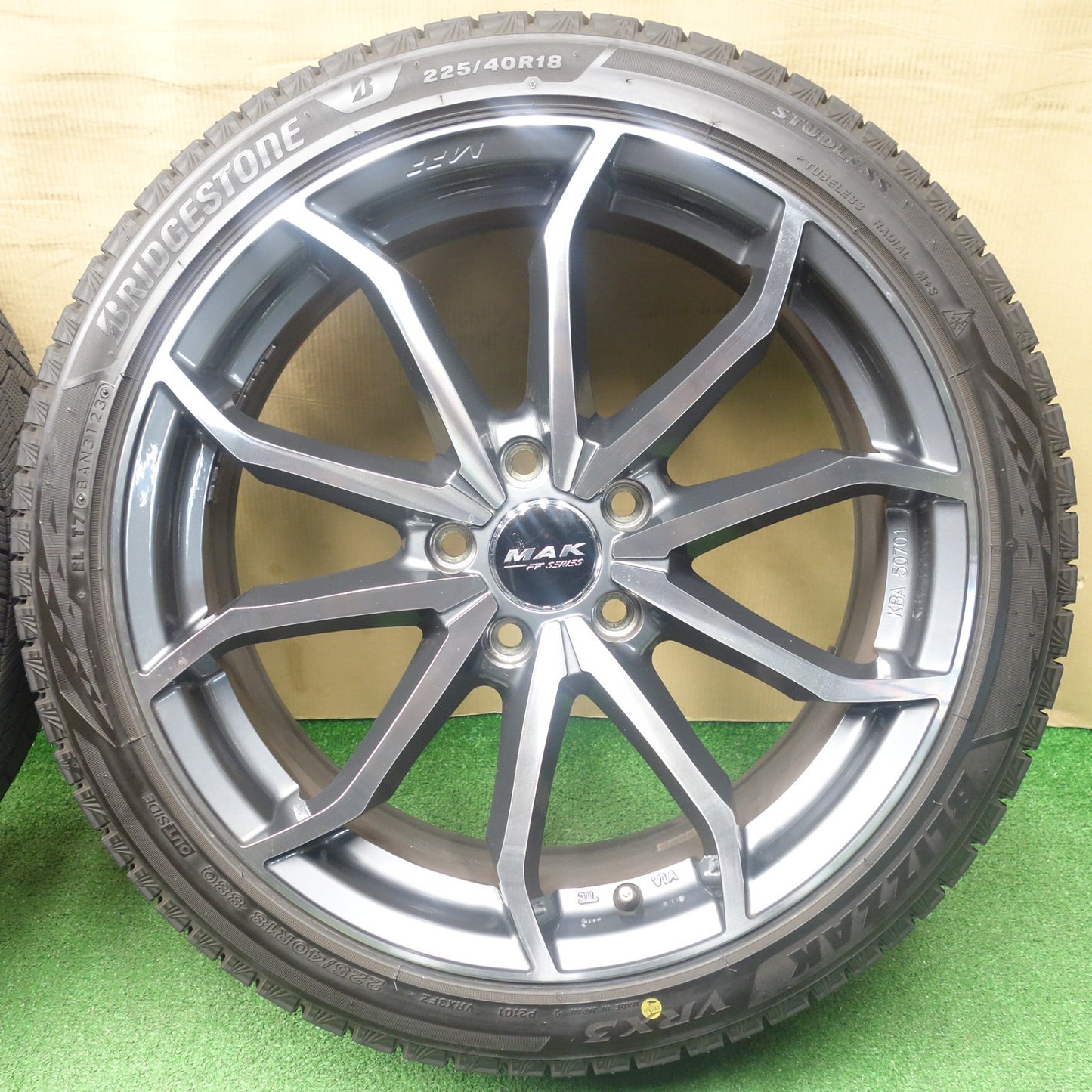 バリ溝！23年！9.5分★アウディ ワーゲン 等 MAK LOWE FF 225/40R18 スタッドレス ブリヂストン ブリザック VRX3 レーベ 18インチ PCD112/5H★6020904KTス