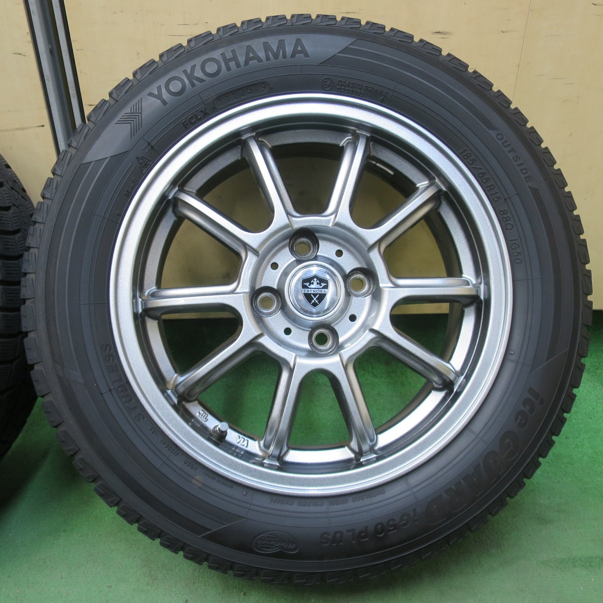 バリ溝！キレイ！8.5分★スタッドレス 185/65R15 ヨコハマ アイスガード iG50 プラス ESTROSA エステローザ 15インチ PCD100/4H★6022304イス
