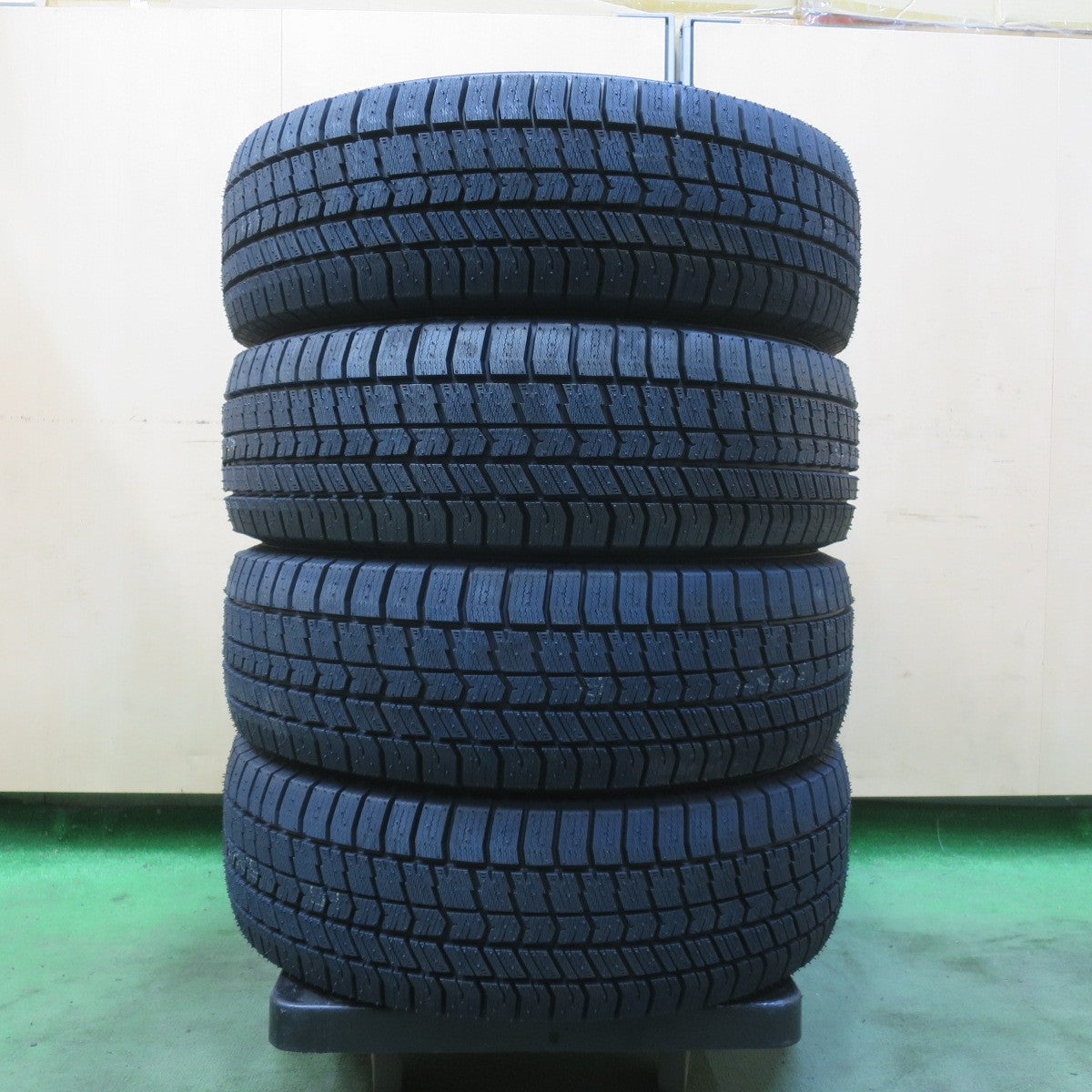 未使用！26年★スタッドレス 195/65R15 グッドイヤー アイスナビ8 タイヤ 15インチ プリウス ノア ヴォクシー ステップワゴン 等★6050602イスタ