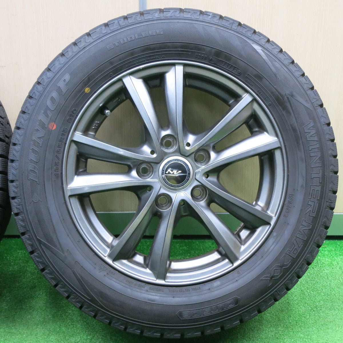 [送料無料] バリ溝！22年！キレイ！9.5分以上★スタッドレス 195/65R15 ダンロップ ウインターマックス WM02 NIRVANA NV ニルバーナ 15インチ PCD114.3/5H★4102907NJス