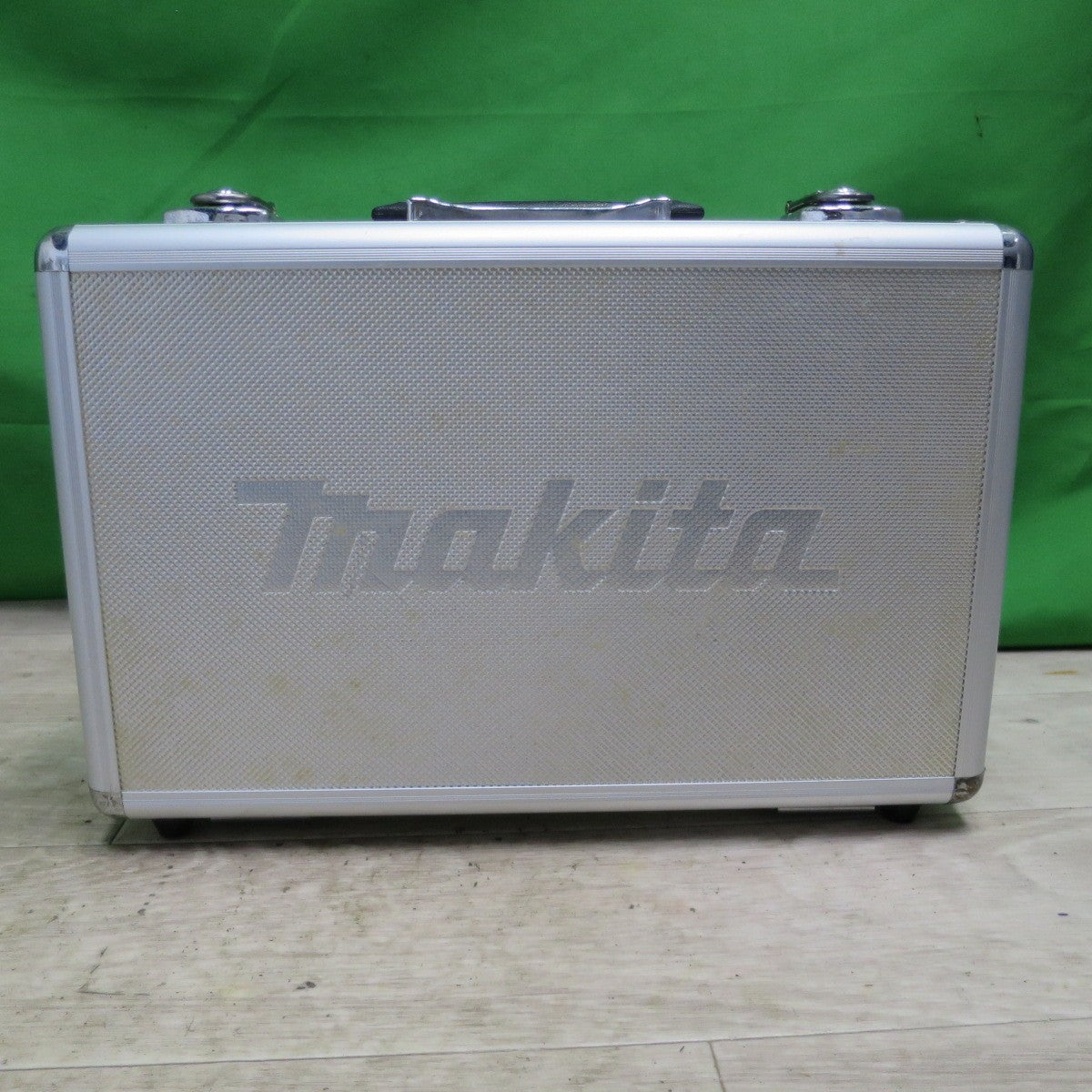 [送料無料] ☆マキタ 充電式 ペン インパクト ドライバ 7.2V TD021DSW 充電器 バッテリー ケース 付き 白 電動 工具☆