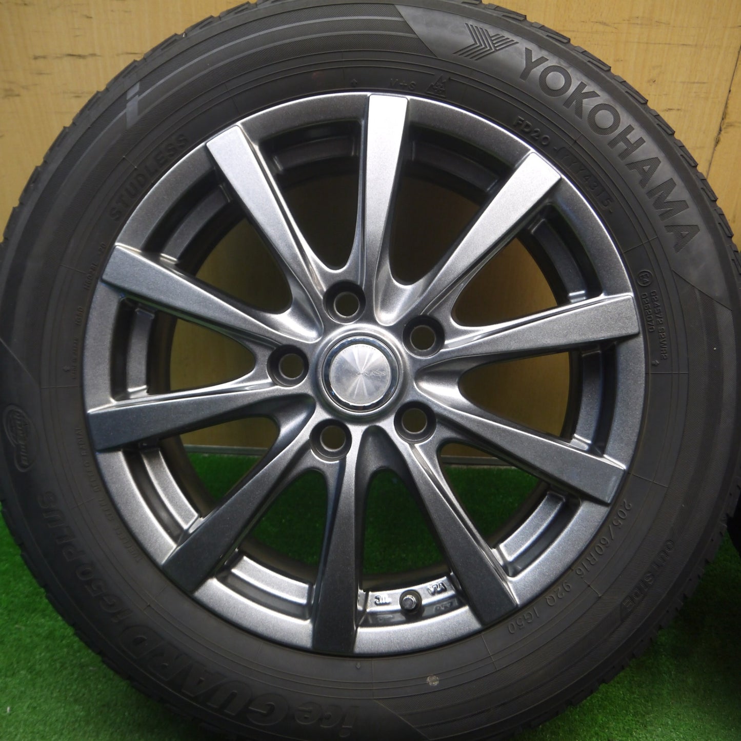 [送料無料] バリ溝！キレイ！8.5分★スタッドレス 205/60R16 ヨコハマ アイスガード iG50 プラス GRASS グラス 16インチ PCD114.3/5H★5022510Hス