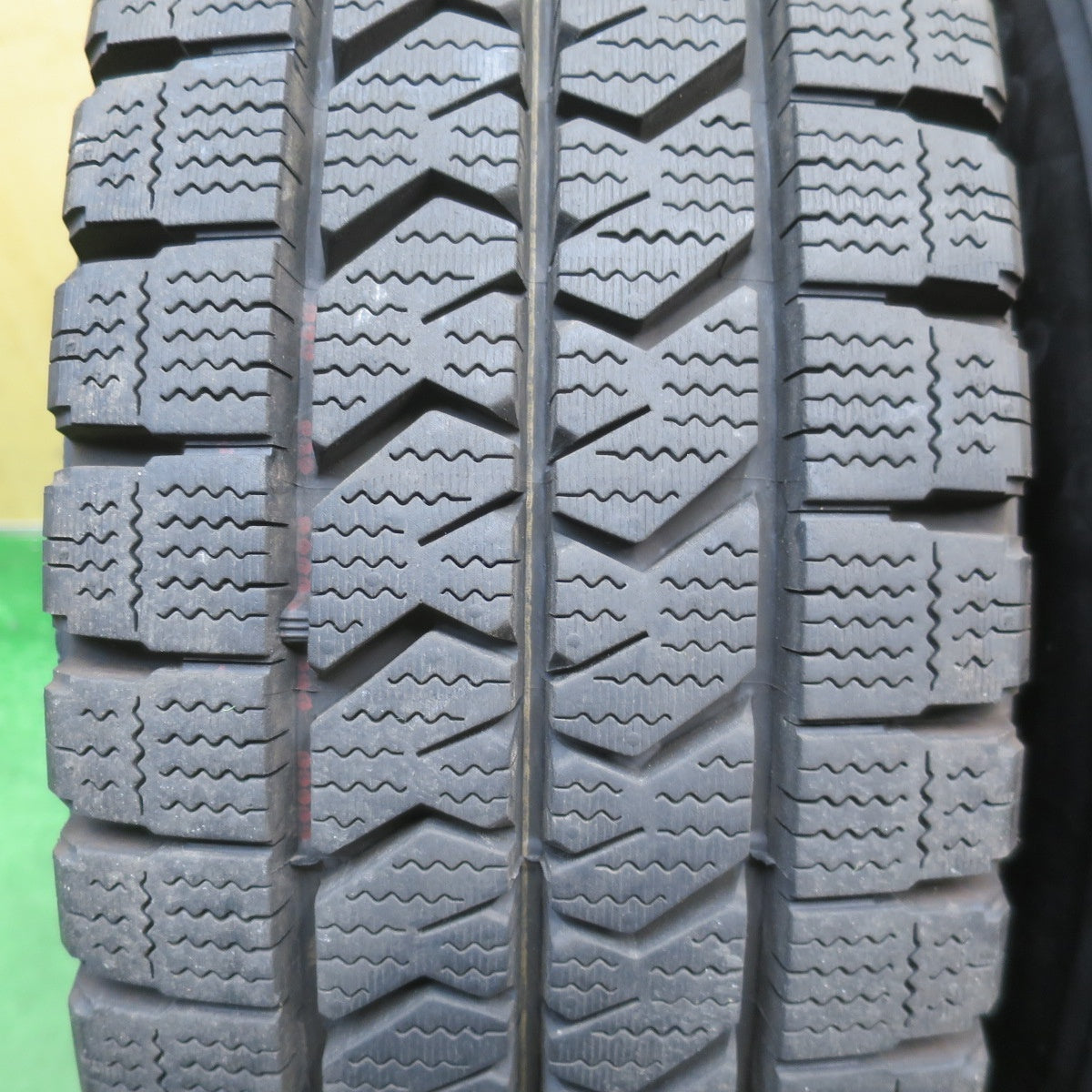 超バリ溝！24年！9.5分以上◎KEELER 205/80R15 109/107N スタッドレス ブリヂストン ブリザック W989 キーラー 15インチ PCD139.7/6H◎6063004NJス