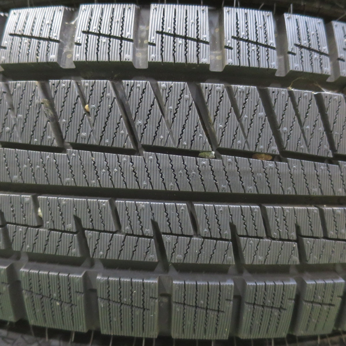 ほぼ未使用！25年！キレイ◎スタッドレス 165/65R15 グリップマックス GRIP ICE X LEHRMEISTER GEAR レアマイスター 軽サイズ タフト 等 15インチ PCD100/4H◎6092911イス