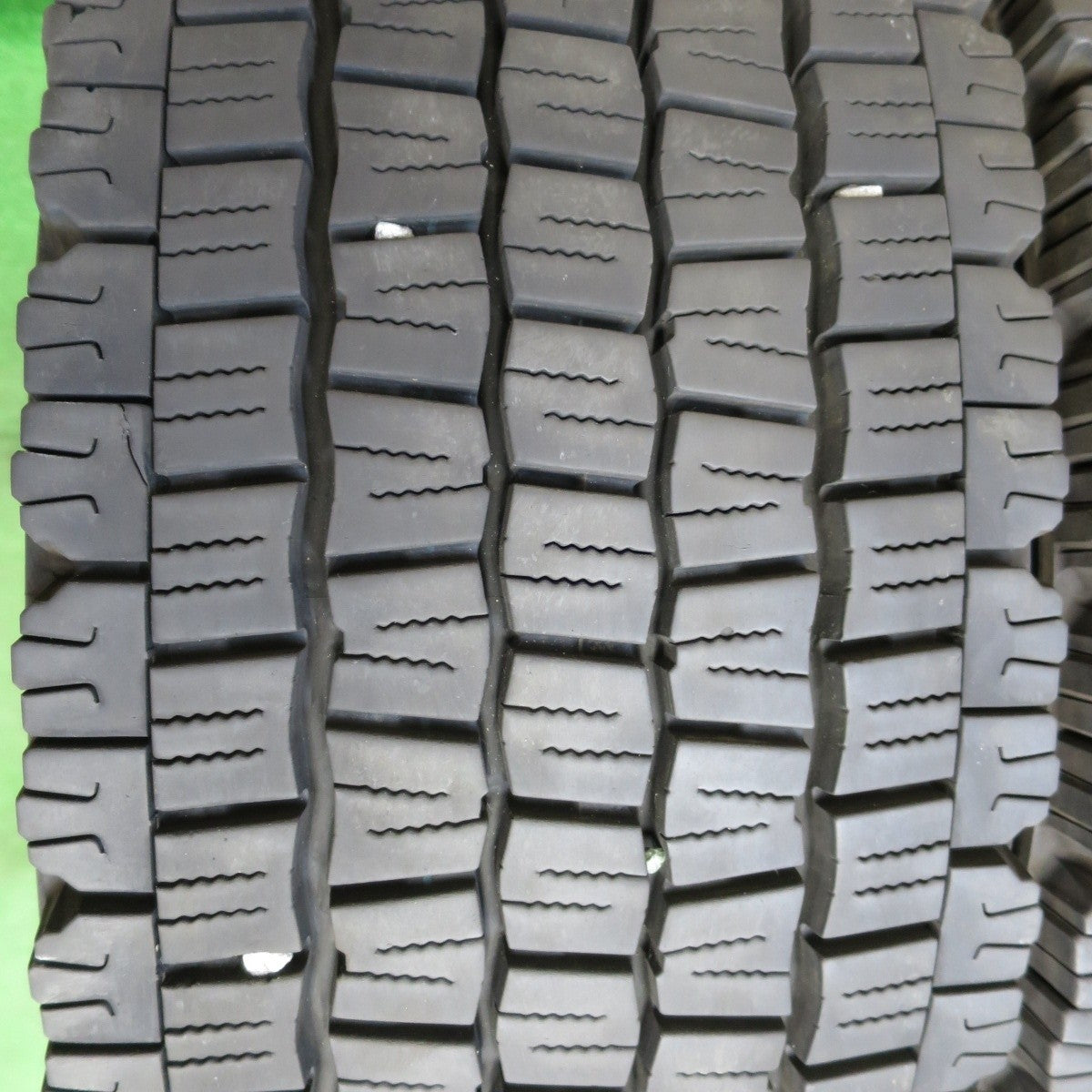 2本価格！23年★トラック タイヤ 245/70R19.5 136/134J スタッドレス ダンロップ デクテス SP081 DECTES 19.5インチ★4102106イスタ