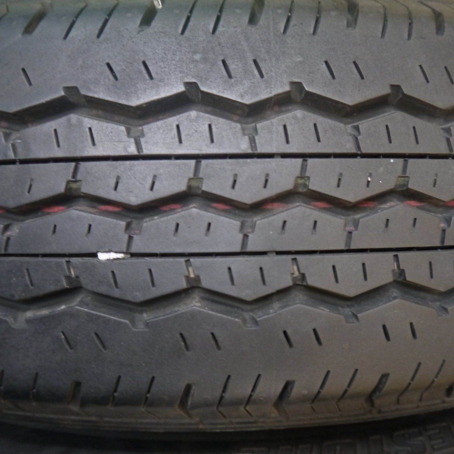 [送料無料] バリ溝！キレイ！9.5分以上★トヨタ 200系 ハイエース 純正 スチール 195/80R15 107/105L ブリヂストン RD-613 STEEL 15インチ PCD139.7/6H★5031405Hノ