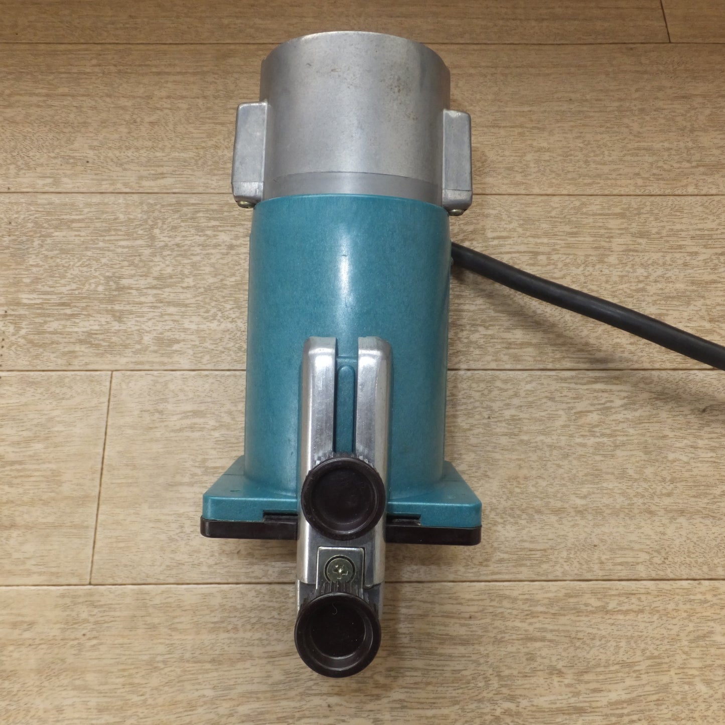 [送料無料] ★マキタ makita トリマー 3700　100V 4.5A 50-60Hz 440W 30000/min.★