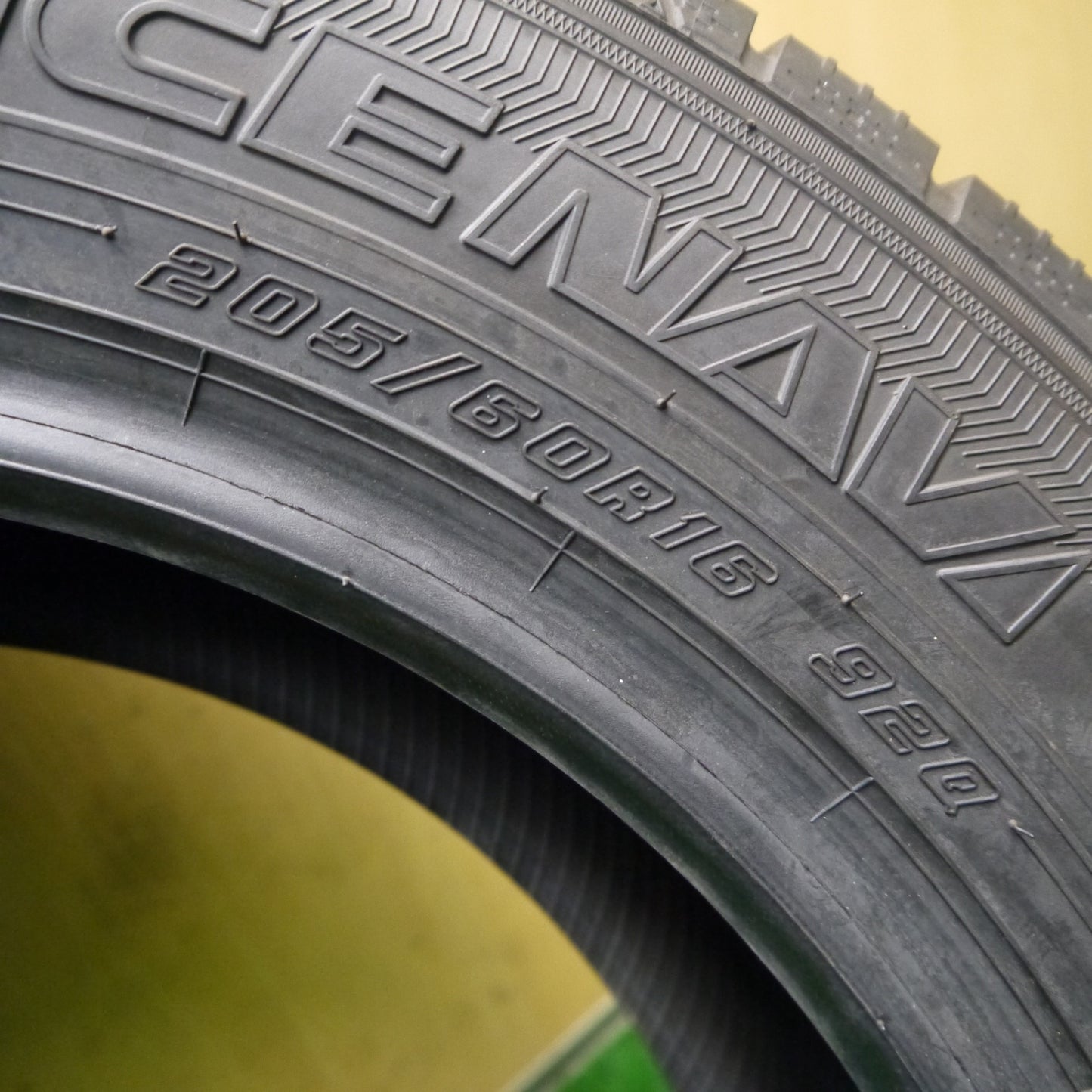 未使用！22年！2本★スタッドレス 205/60R16 グッドイヤー アイスナビ7 タイヤ 16インチ ノア ヴォクシー プリウスα ステップワゴン 等★5110706Hスタ