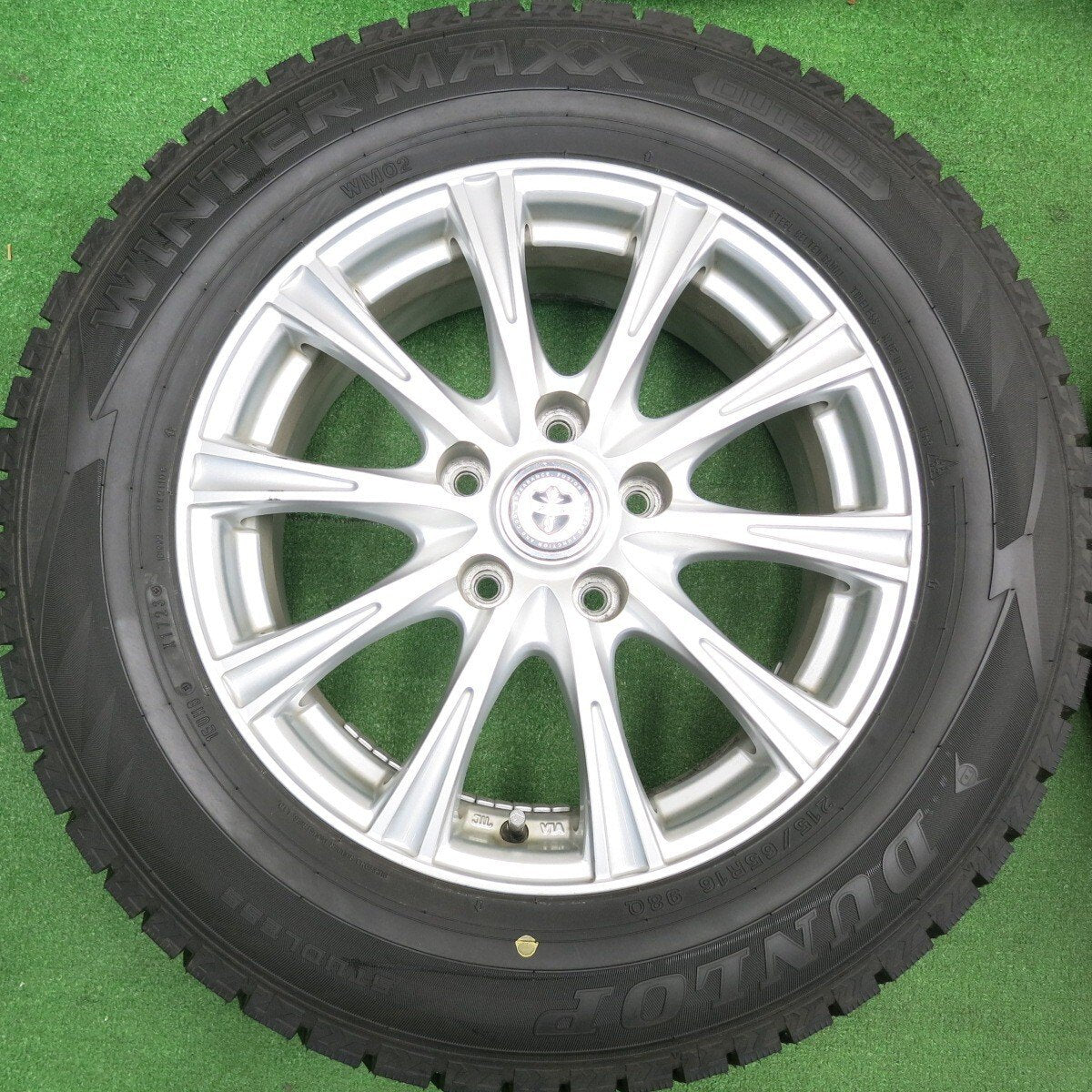 バリ溝！23年！キレイ！ほぼ10分★スタッドレス 215/65R16 ダンロップ ウインターマックス WM02 JOKER ジョーカー 16インチ PCD114.3/5H★4123006HAス