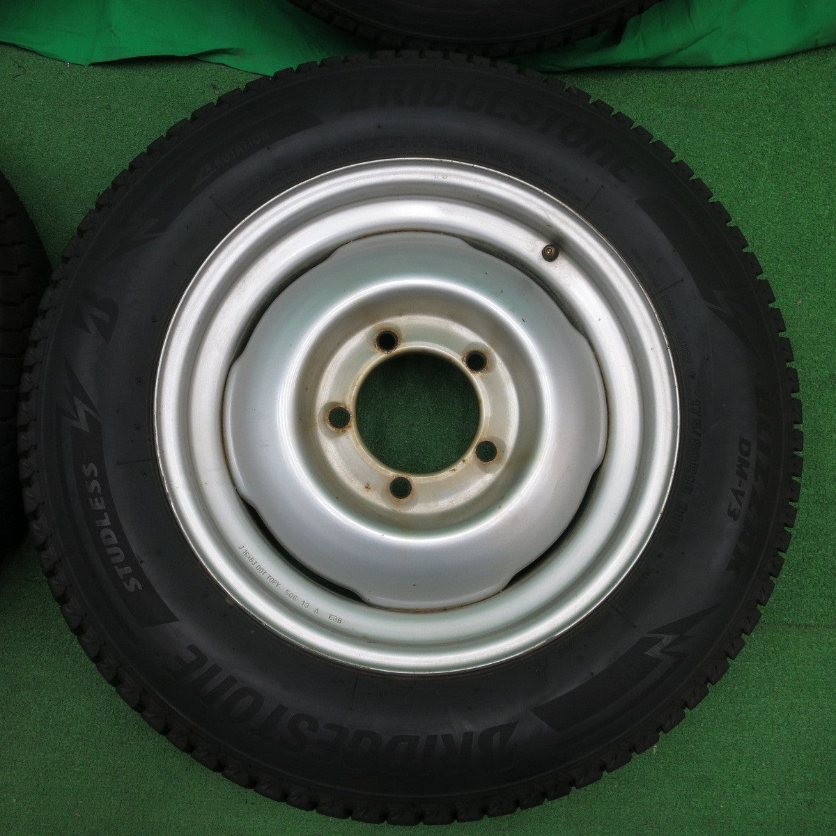 *送料無料* 4本価格！21年★スズキ ジムニー 純正 スチール 175/80R16 スタッドレス ブリヂストン ブリザック DM-V3 PCD139.7/5H★4050103ナス
