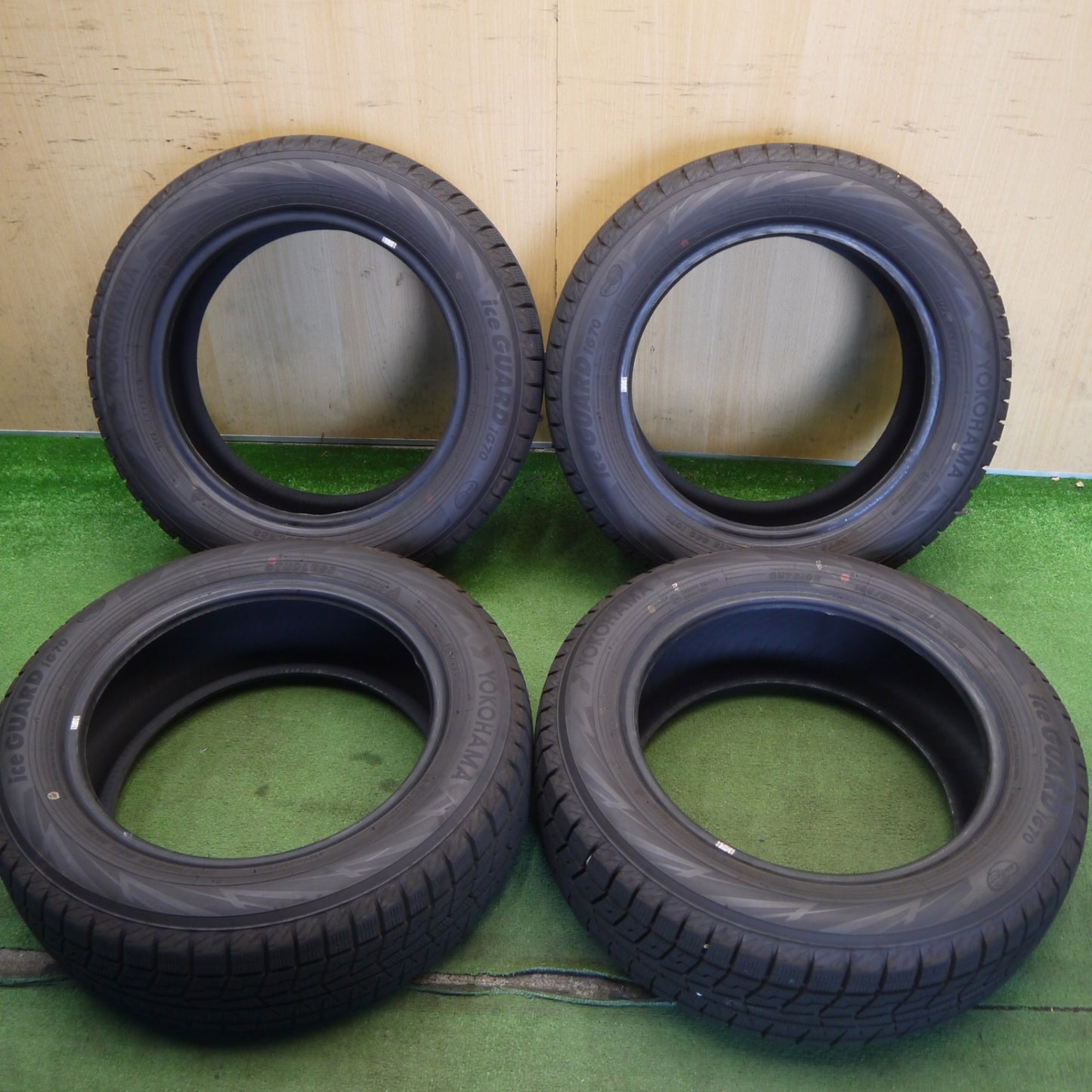 バリ溝！25年！9.5分◎スタッドレス 185/60R15 ヨコハマ アイスガード iG70 タイヤ 15インチ ヤリス ヴィッツ フィット シエンタ 等◎6072103Hスタ