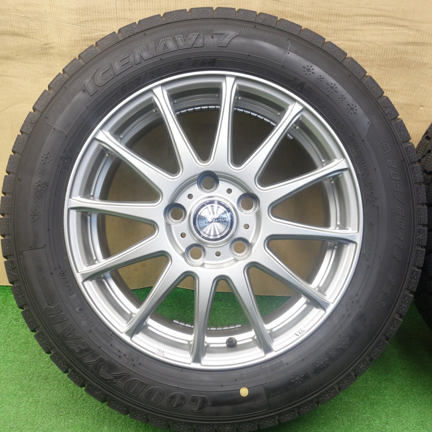 バリ溝！24年！キレイ！9.5分以上★スタッドレス 205/60R16 グッドイヤー アイスナビ7 ravrion LUMIERE ラブリオン 16インチ PCD114.3/5H★6022502KTス