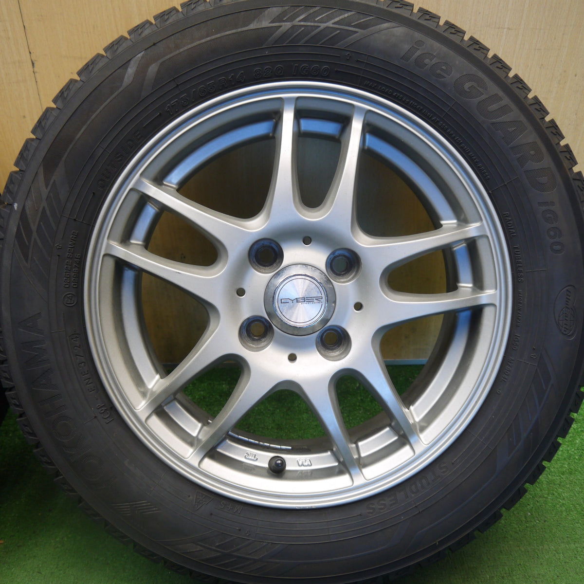 バリ溝！24年！9分◎スタッドレス 175/65R14 ヨコハマ アイスガード iG60 CYBER サイバー 14インチ PCD100/4H◎6083101Hス