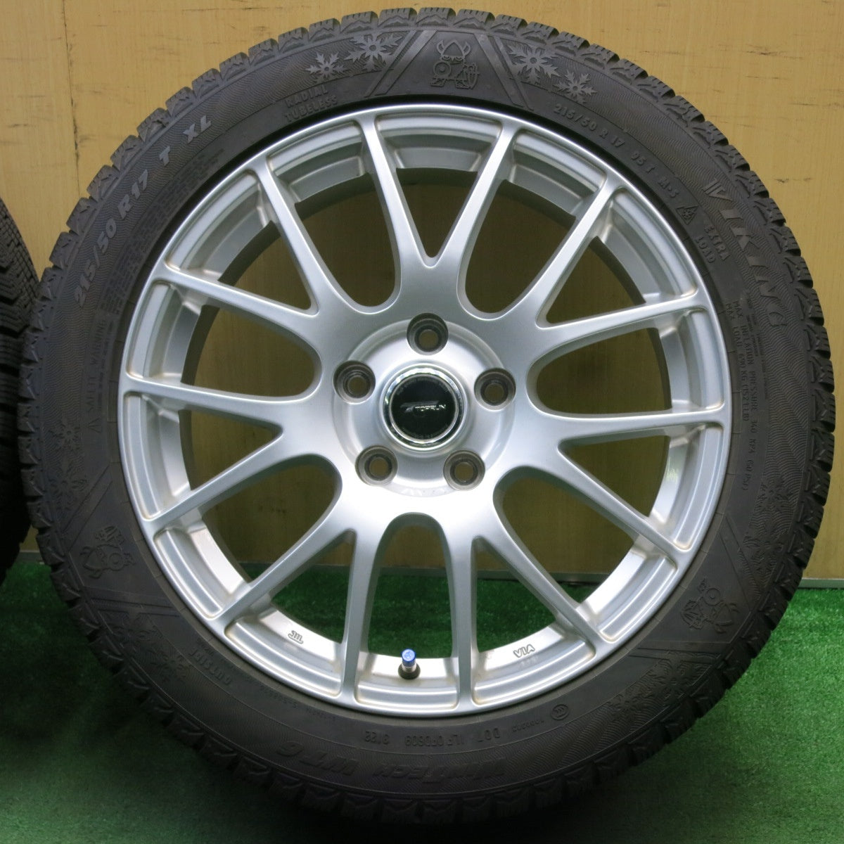 バリ溝！22年！9.5分★スタッドレス 215/50R17 バイキング WINTECH WT6 TOPRUN トップラン 17インチ PCD114.3/5H★5050703NJス
