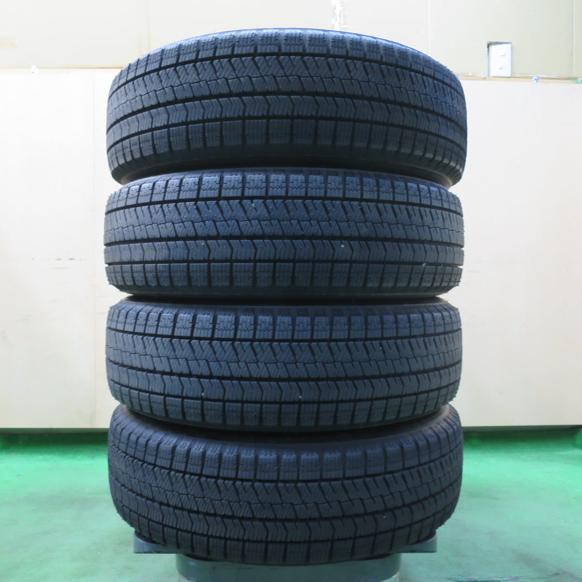 [送料無料] バリ溝！23年！キレイ！ほぼ10分★スタッドレス 175/60R16 ブリヂストン ブリザック VRX2 JOKER ジョーカー 16インチ PCD100/4H★5011805イス