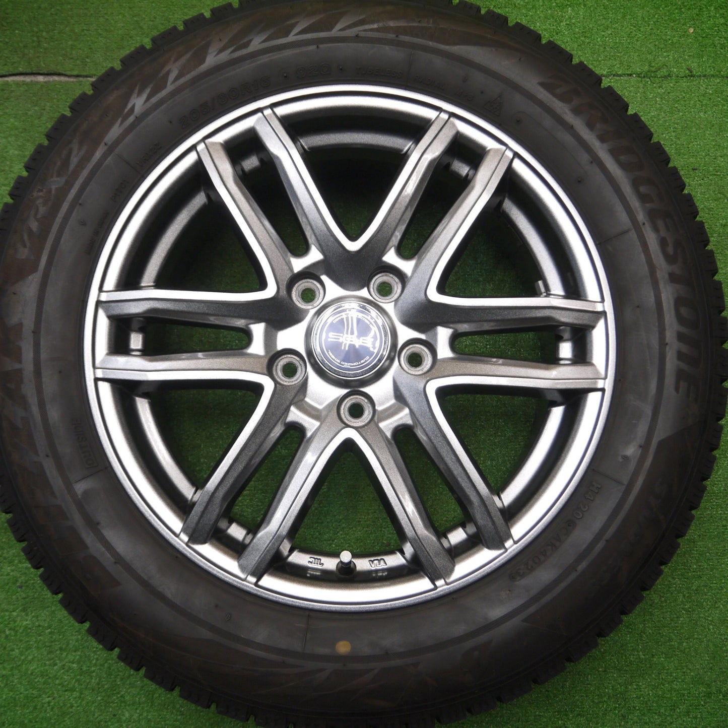 [送料無料] バリ溝！23年！キレイ！ほぼ10分★スタッドレス 205/60R16 ブリヂストン ブリザック VRX2 SG-E 16インチ PCD114.3/5H★4112012Hス