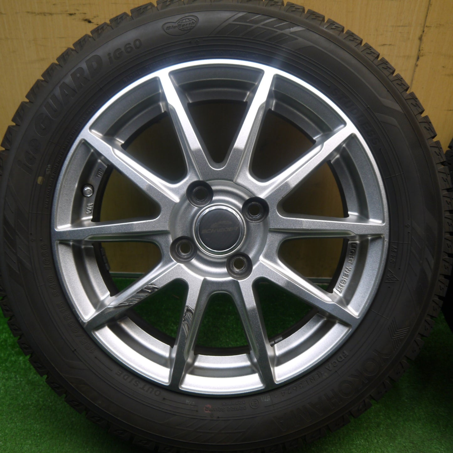 バリ溝！24年！キレイ！9.5分★スタッドレス 185/60R15 ヨコハマ アイスガード iG60 SCHNEIDER シュナイダー 15インチ PCD100/4H★6022507Hス