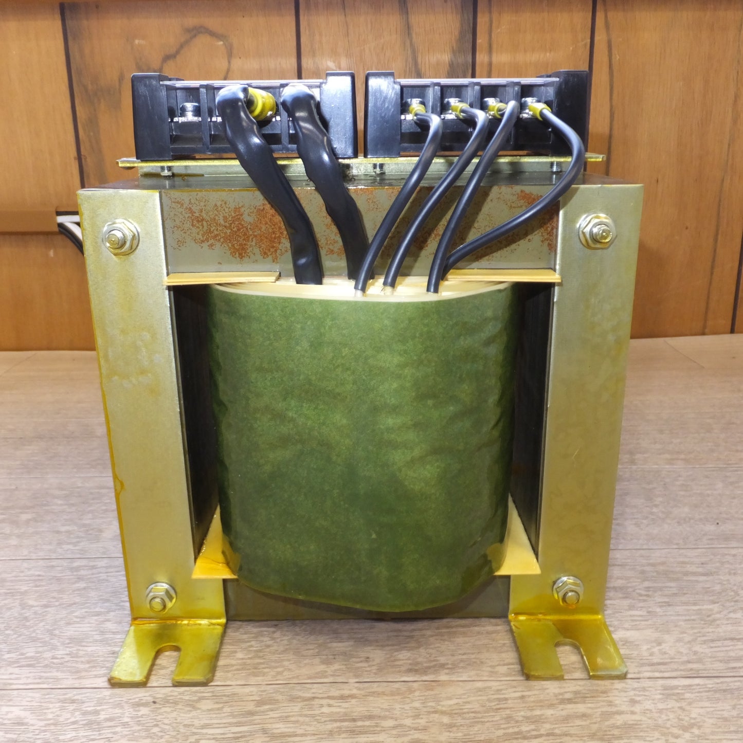 [送料無料] 岐阜発 未使用★中央電機 CEC 単相乾式変圧器 ETシリーズ ET-11　2kVA 50/60Hz　TRANSFORMER★