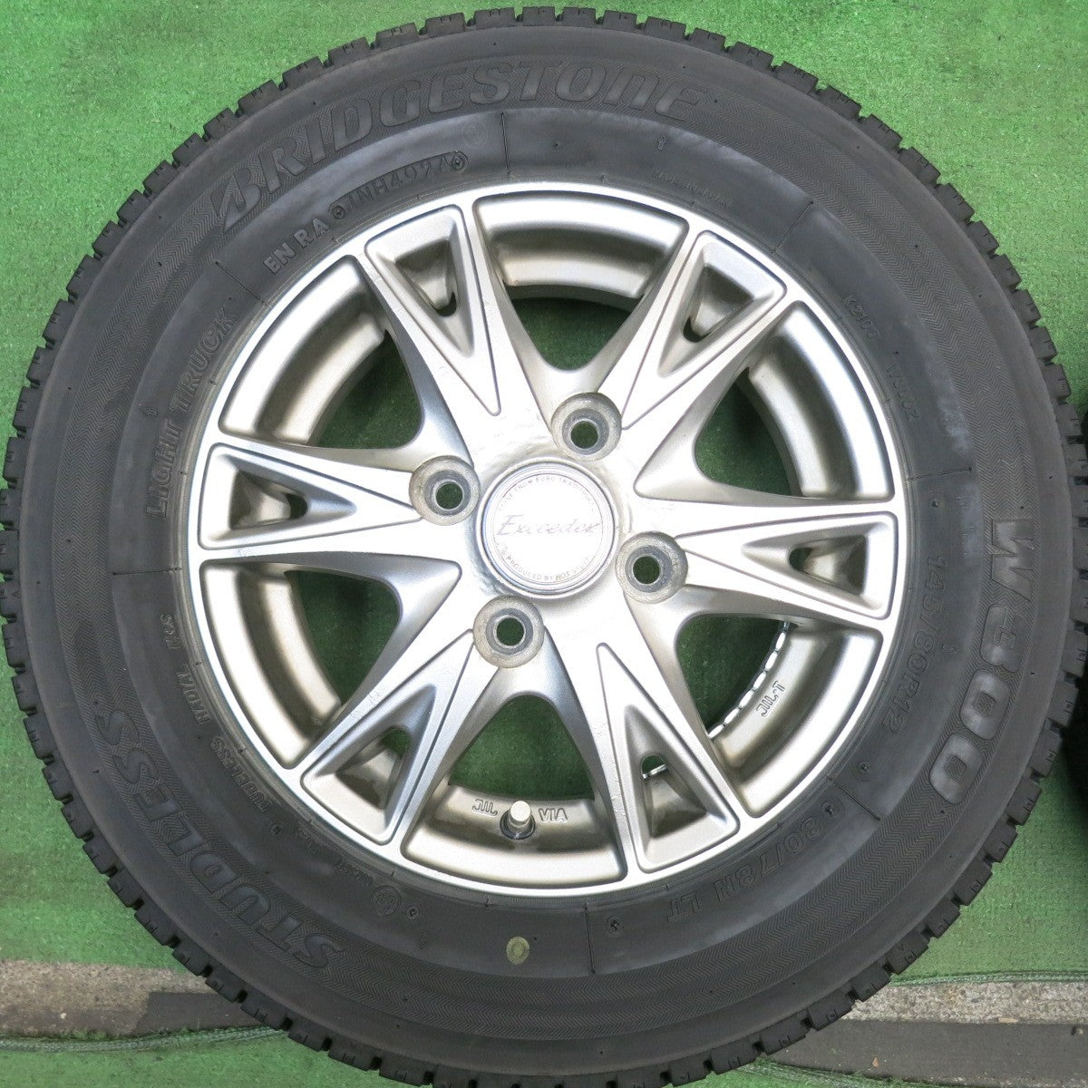バリ溝！24年！8.5分◎スタッドレス 145/80R12 80/78N ブリヂストン W300 Exceeder エクシーダー 12インチ PCD100/4H◎6080606HAス