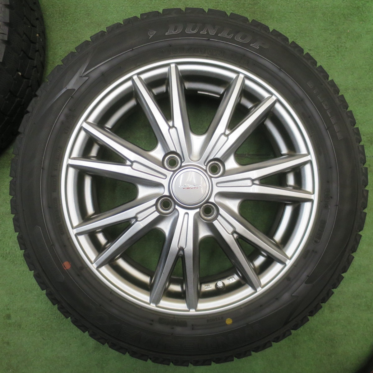 バリ溝！22年！キレイ！9.5分★スタッドレス 185/60R15 ダンロップ ウインターマックス WM02 VELVA KEVIN ヴェルヴァ ケヴィン 15インチ PCD100/4H★6052905NJス