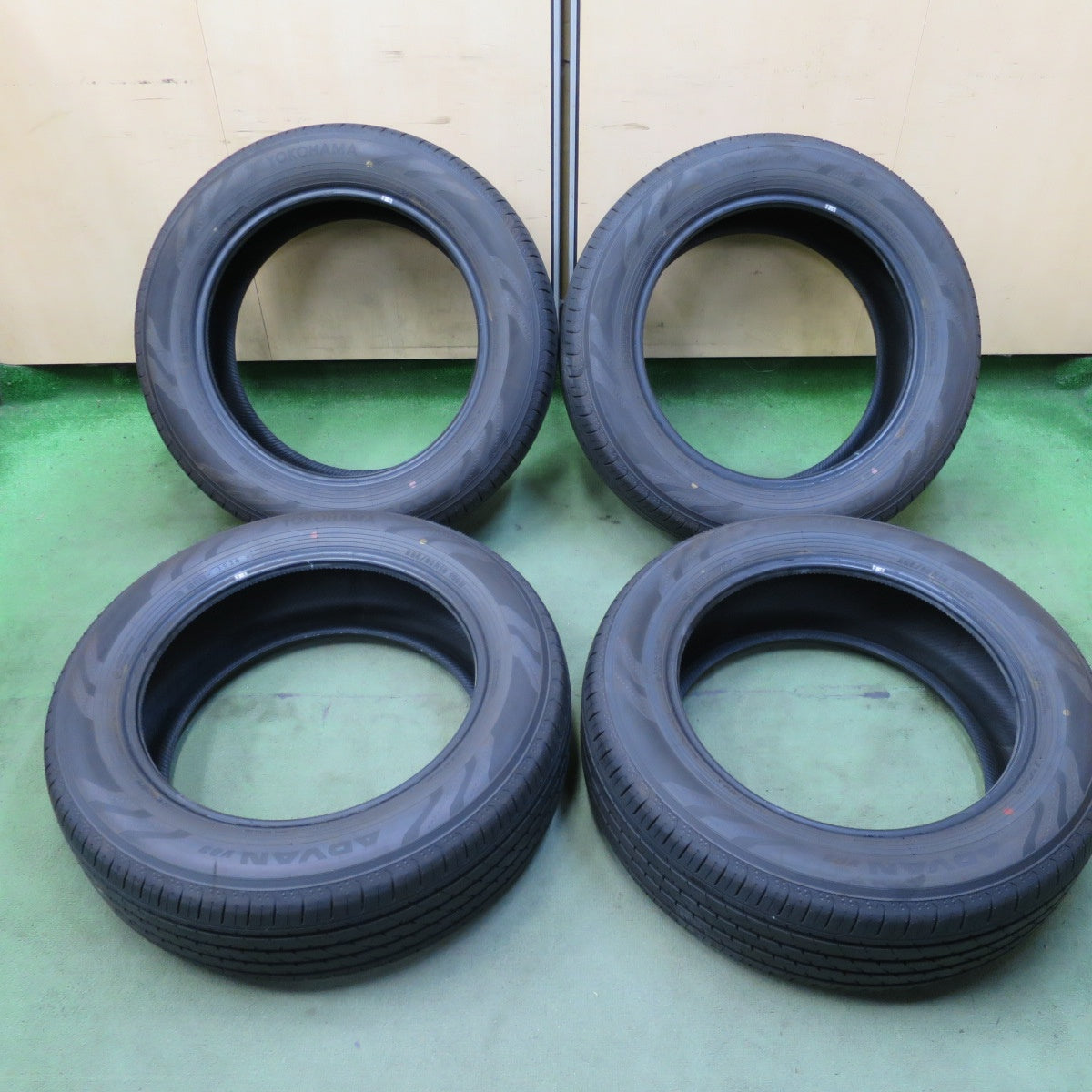 新車外し！26年◎225/60R18 ヨコハマ アドバン V03 タイヤ 18インチ 40系 アルファード ヴェルファイア RAV4 ハリアー 等◎6080704NGノタ