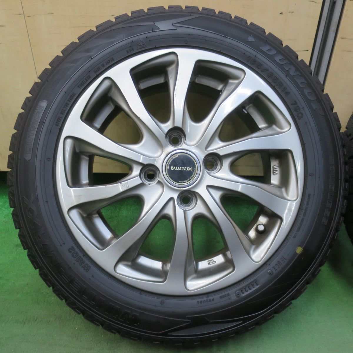 バリ溝！23年！9.5分★スタッドレス 165/65R14 ダンロップ ウインターマックス WM02 BALMINUM TR10 バルミナ 14インチ PCD100/4H★5120404イス