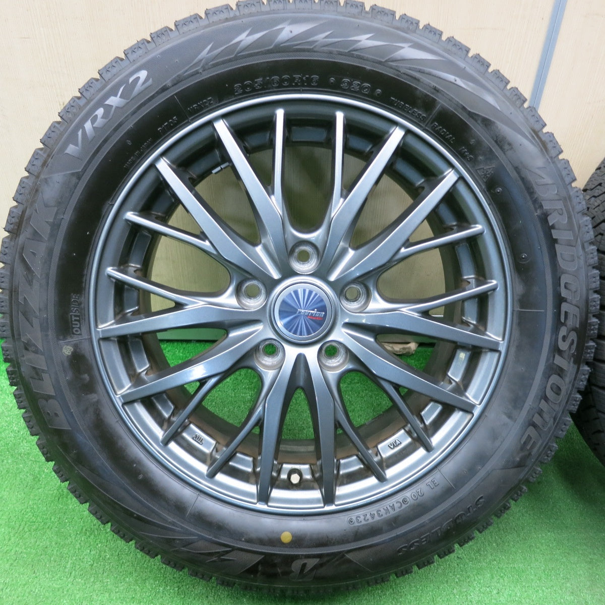 [送料無料] バリ溝！23年！キレイ！ほぼ10分★スタッドレス 205/60R16 ブリヂストン ブリザック VRX2 ravrion RM01 ラブリオン 16インチ PCD114.3/5H★4121601TNス