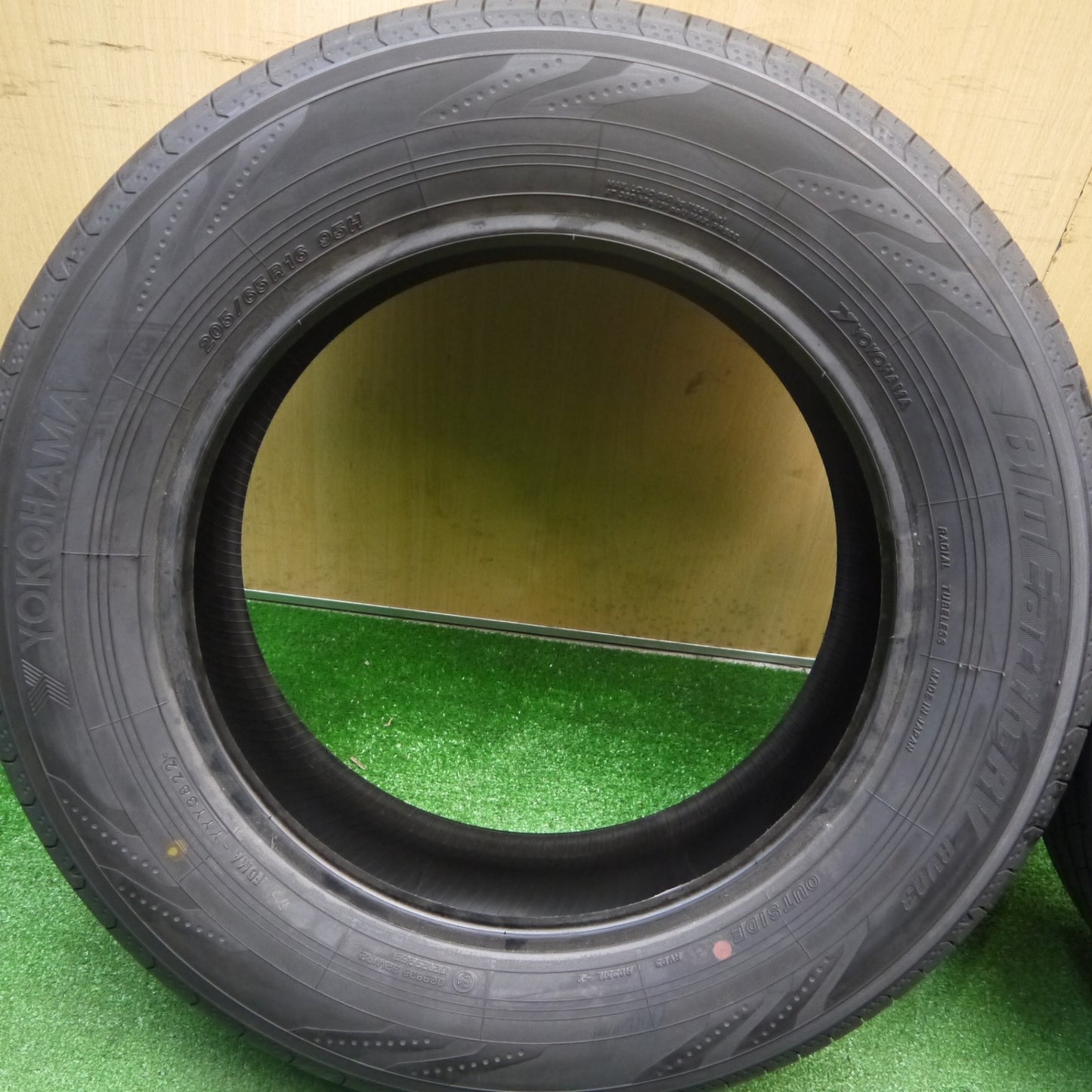 未使用！22年★205/65R16 ヨコハマ BluEarth-RV RV03 ブルーアース タイヤ 16インチ カムリ ヤリスクロス セレナ エスティマ 等★6010508Hノタ