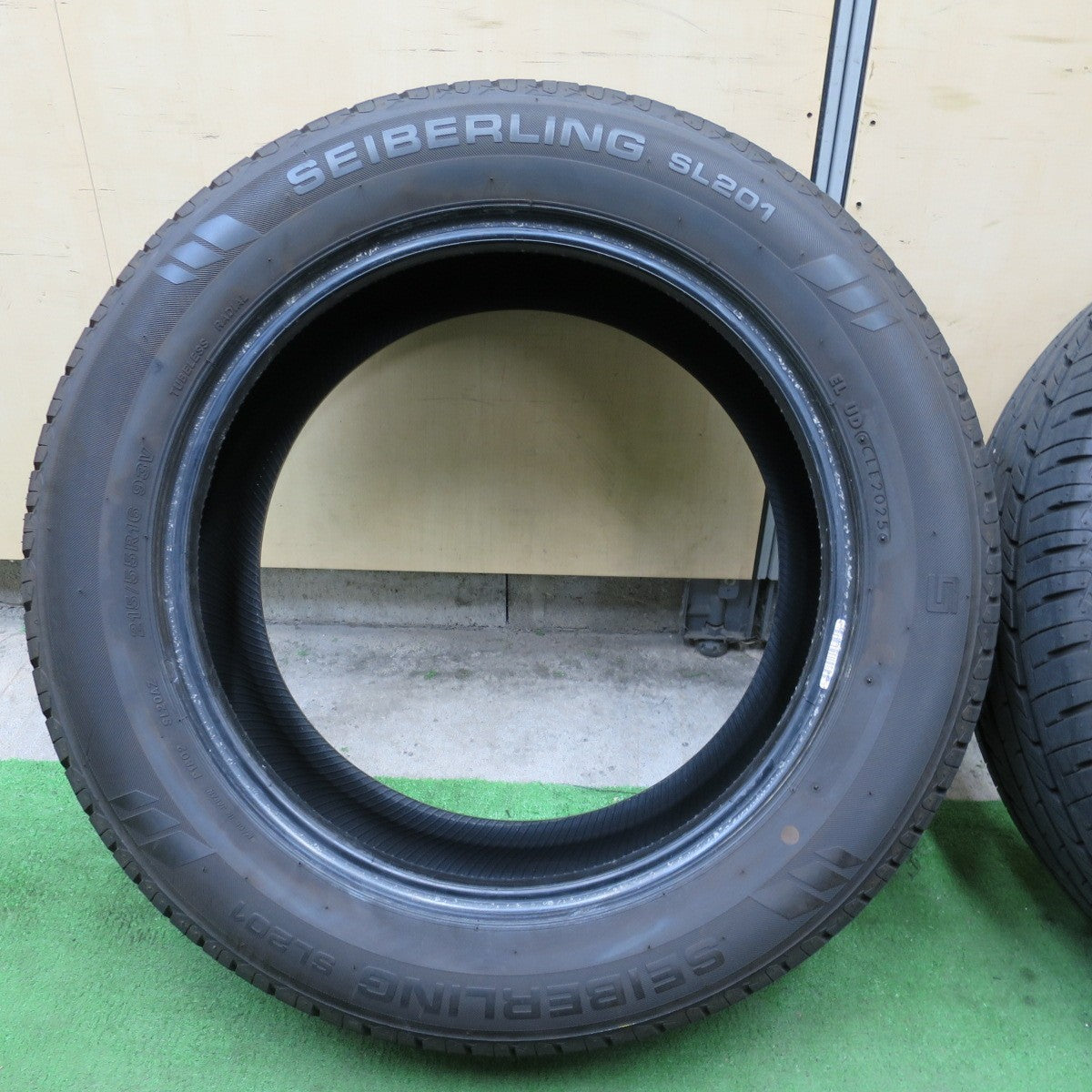 超バリ溝！25年！9.5分以上★215/55R16 セイバーリング SL201 タイヤ 16インチ クラウン インサイト レジェンド プレサージュ 等★6041303NGノタ