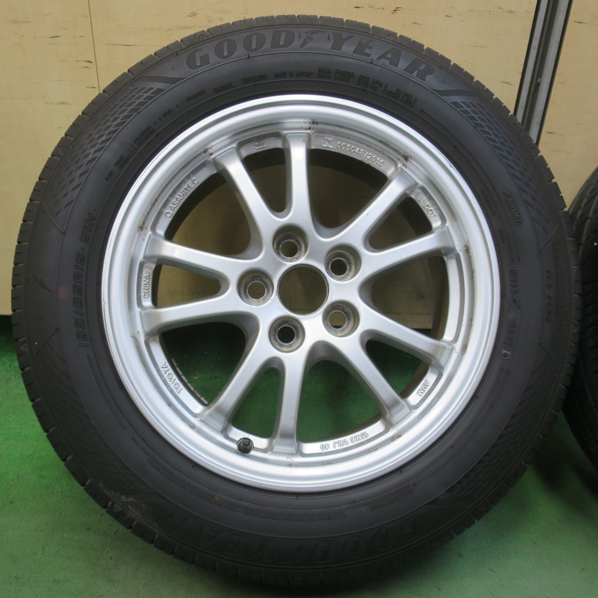 バリ溝！24年！9.5分★トヨタ 50系 プリウス 純正 195/65R15 グッドイヤー EfficientGrip ECO EG02 15インチ PCD100/5H★6040807イノ