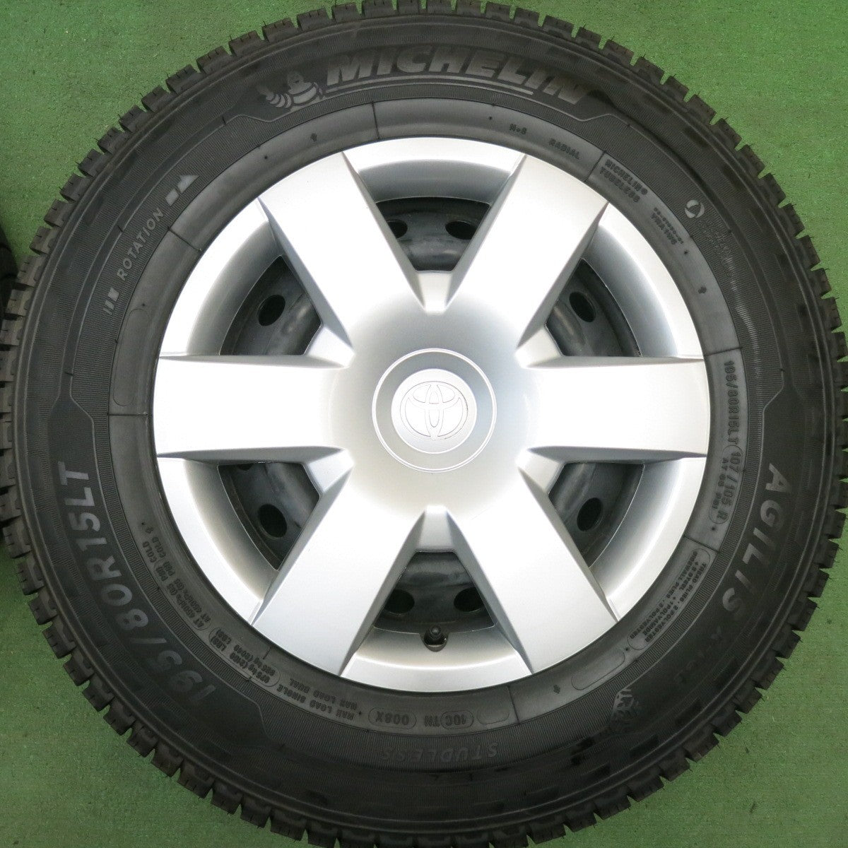 ほぼ未使用！23年★トヨタ 200系 ハイエース 純正 スチール 195/80R15 107/105R スタッドレス ミシュラン AGILIS X-ICE 15インチ PCD139.7/6H★6042305HAス