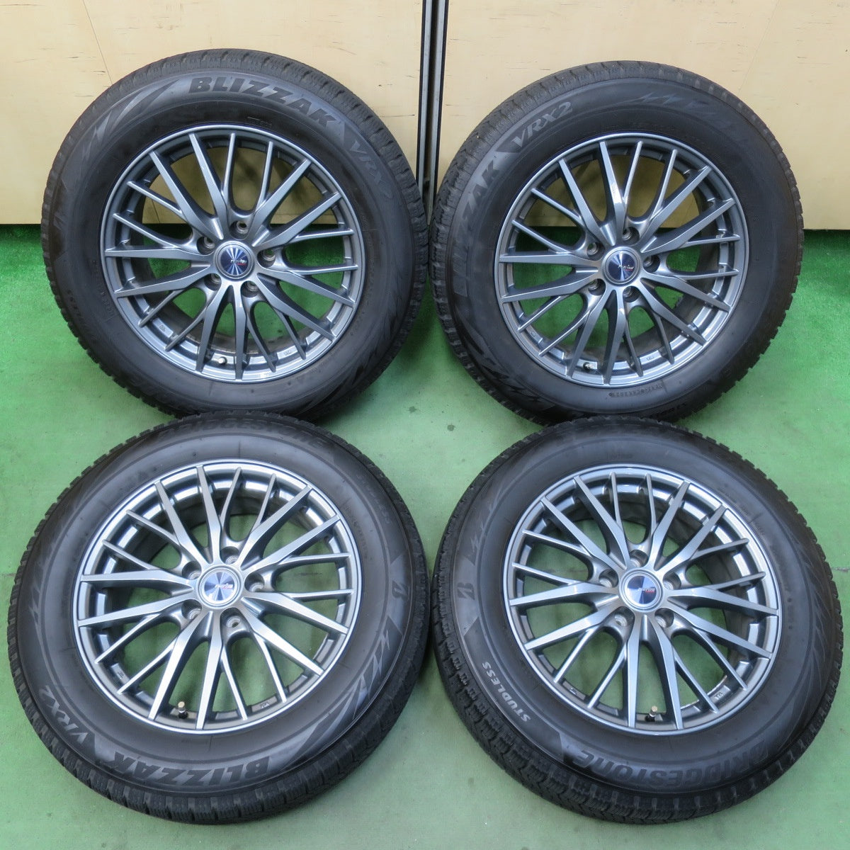 バリ溝！22年！キレイ！9.5分★スタッドレス 225/60R17 ブリヂストン ブリザック VRX2 ravrion RM01 ラブリオン 17インチ PCD114.3/5H★5122401イス