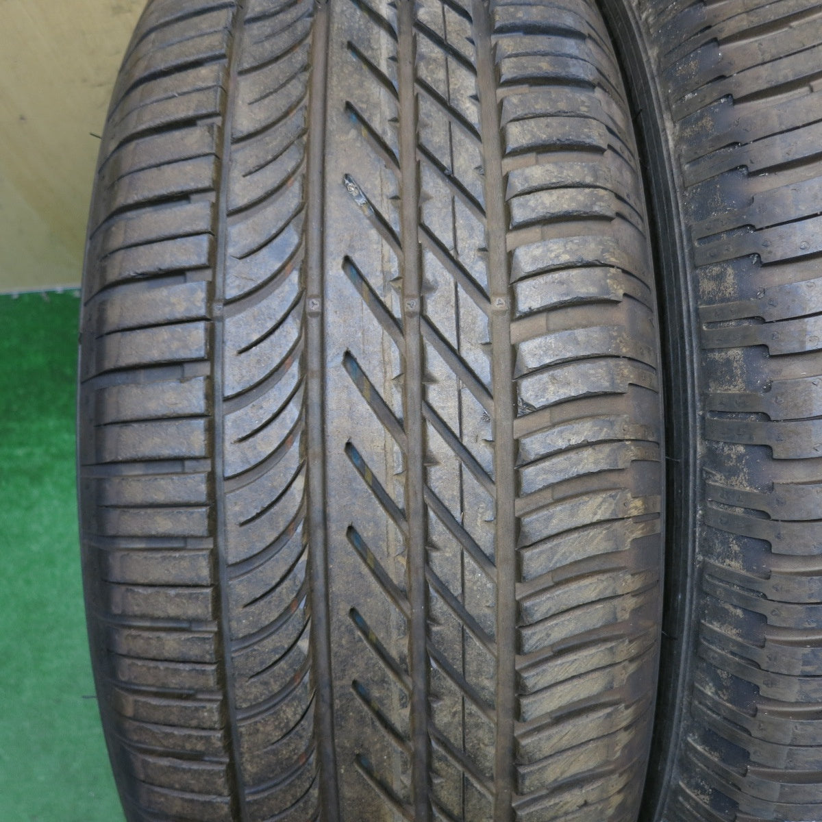 バリ溝！9.5分以上◎235/65R17 グッドイヤー イーグル F1 AT タイヤ 17インチ ジャガー Eペイス E-PACE Eペース 等◎6082607KKノタ