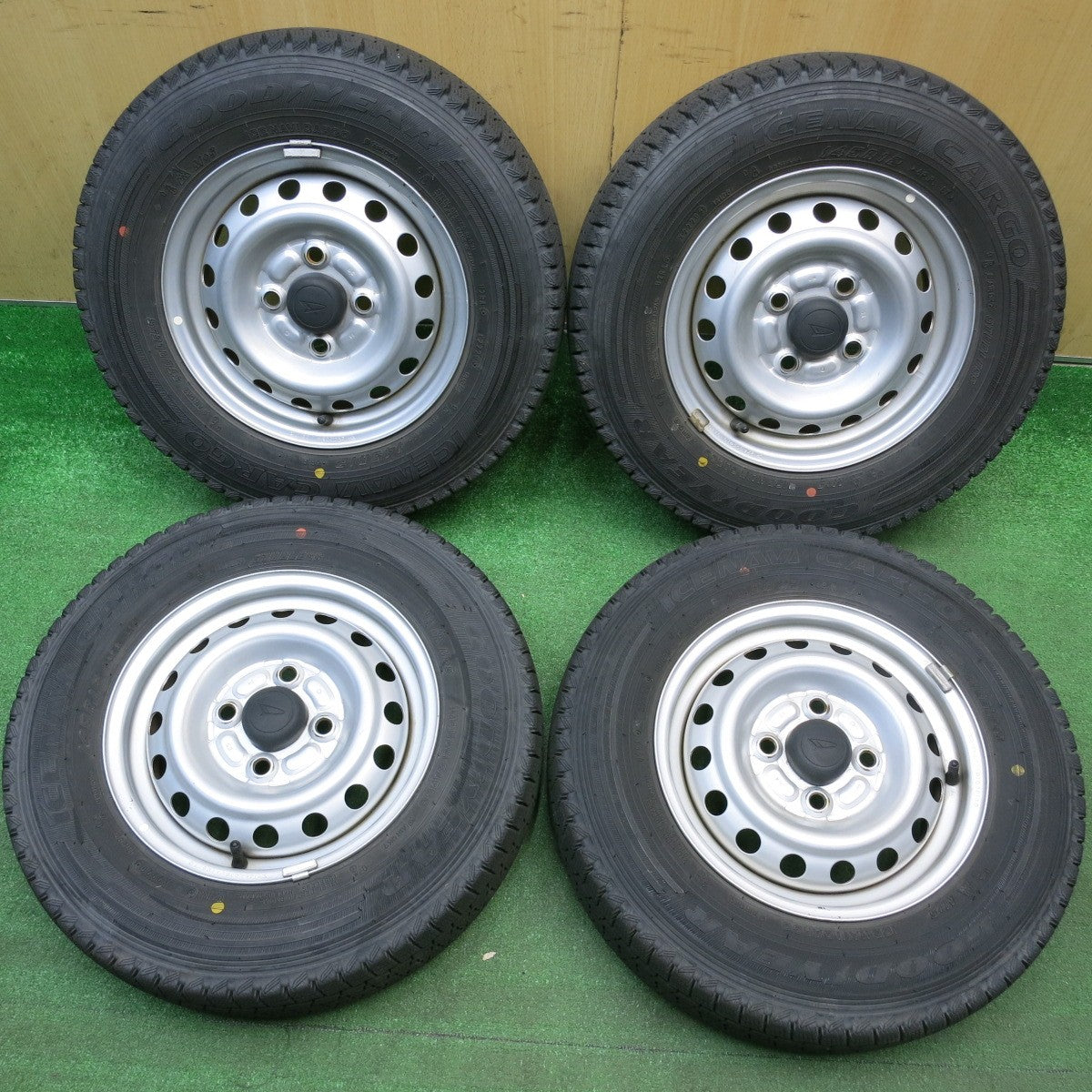 バリ溝！キレイ！9分★ダイハツ ハイゼット 純正 スチール 145R12 6PR スタッドレス グッドイヤー アイスナビ CARGO カーゴ 12インチ PCD100/4H★6011110HAス