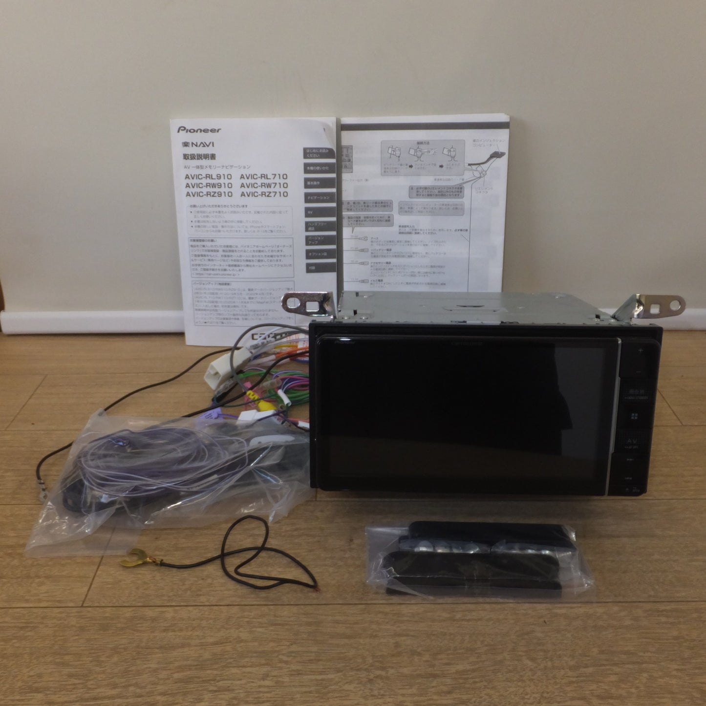 [送料無料] キレイ★カロッツェリア carrozzeria 楽ナビ メモリーナビゲーション AVIC-RW710 パイオニア Pioneer★