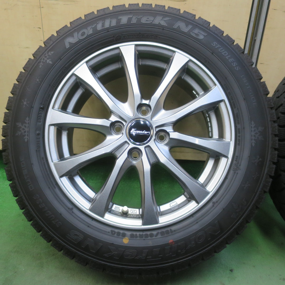 ほぼ未使用！23年！キレイ◎スタッドレス 185/65R15 オートバックス ノーストレック N5 Exceeder エクシーダー 15インチ PCD100/4H◎6081604イス